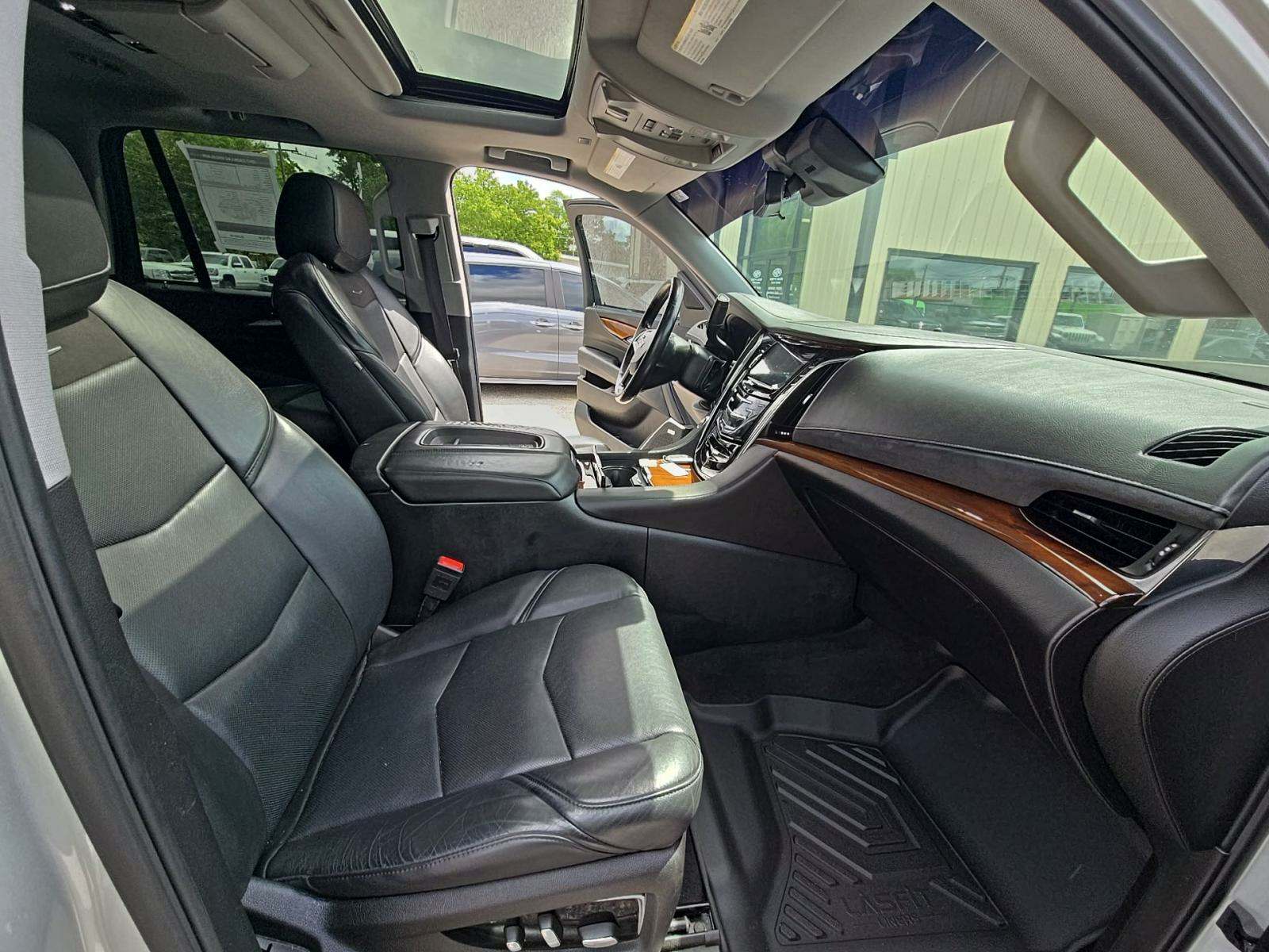 2017 Cadillac Escalade Luxury RWD