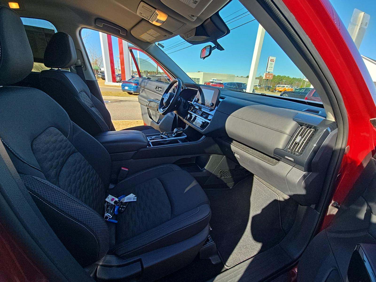 2024 Nissan Pathfinder SV FWD