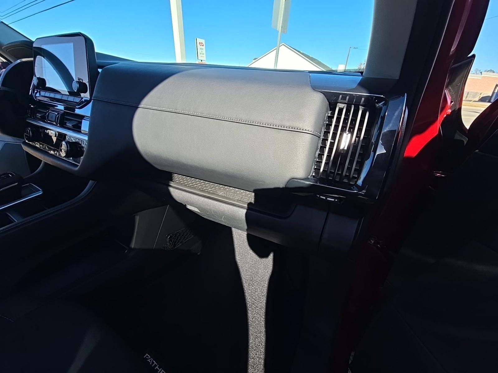 2024 Nissan Pathfinder SV FWD