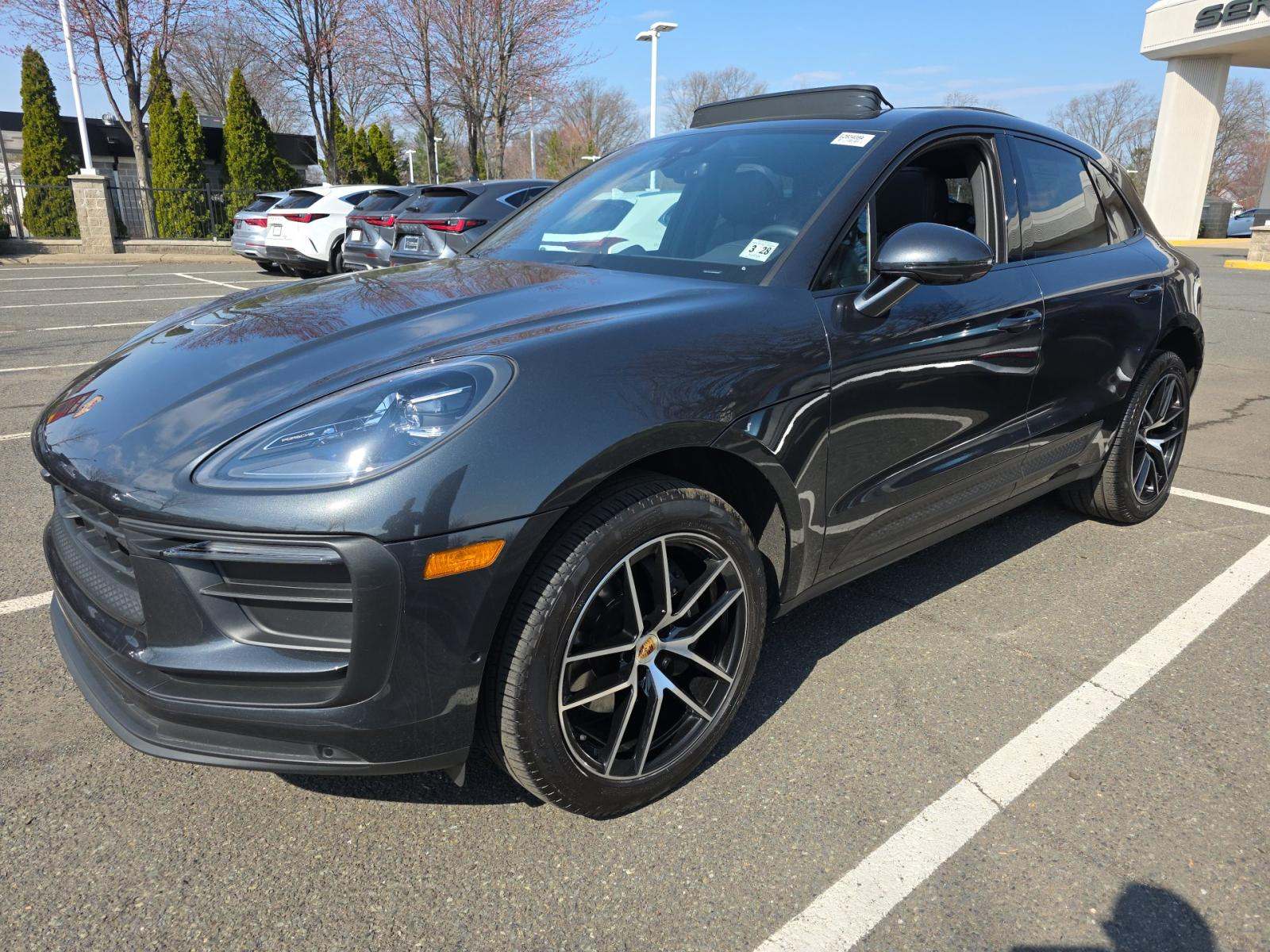 2023 Porsche Macan Base AWD