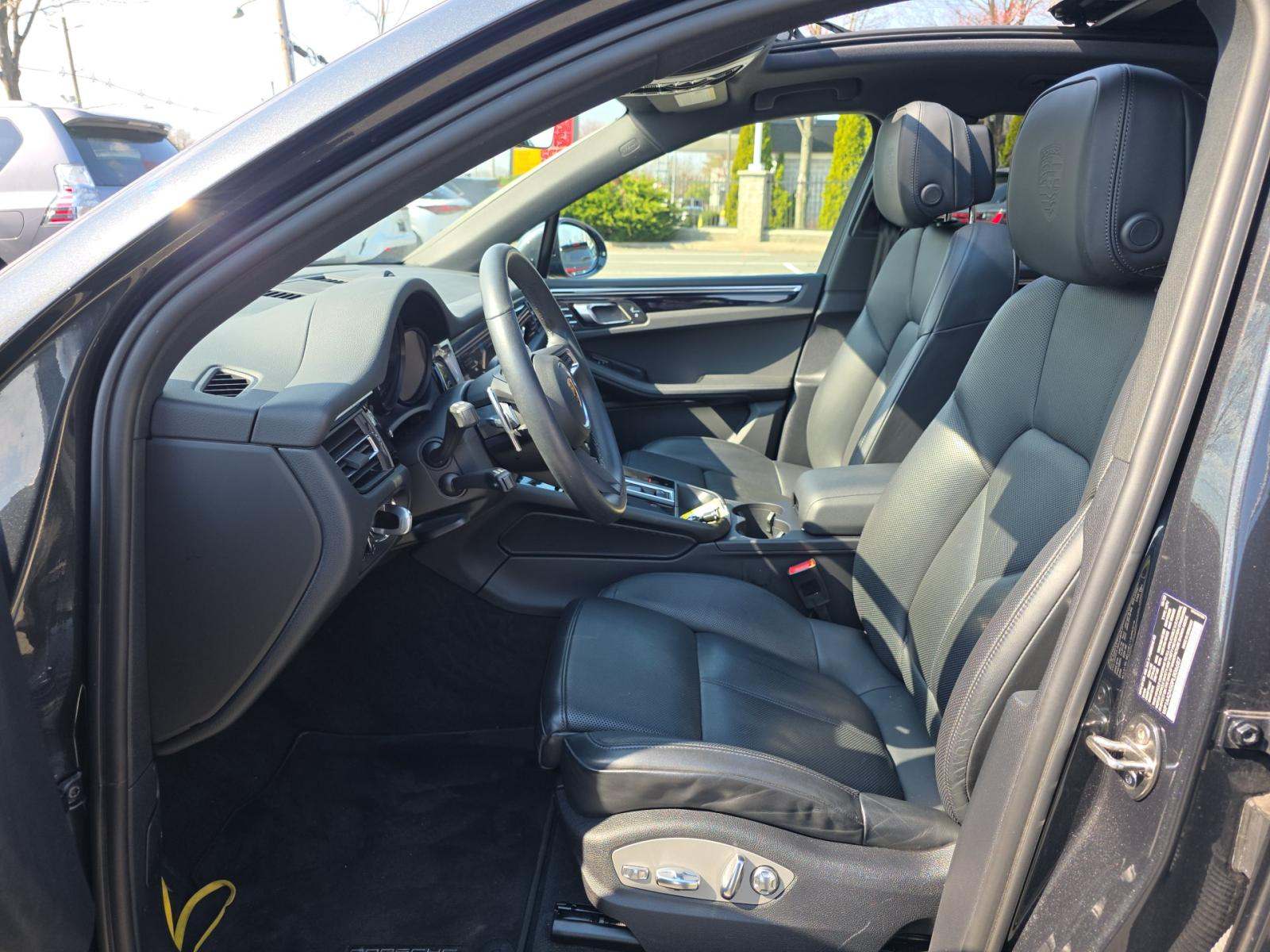 2023 Porsche Macan Base AWD