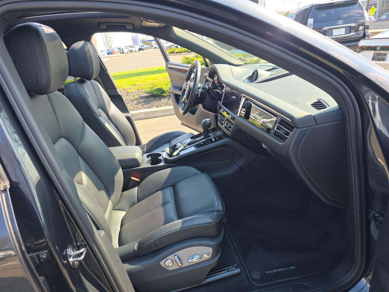 2023 Porsche Macan Base AWD