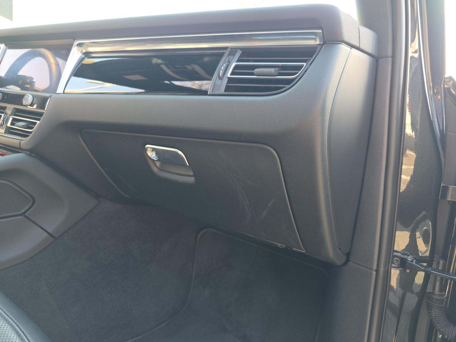 2023 Porsche Macan Base AWD