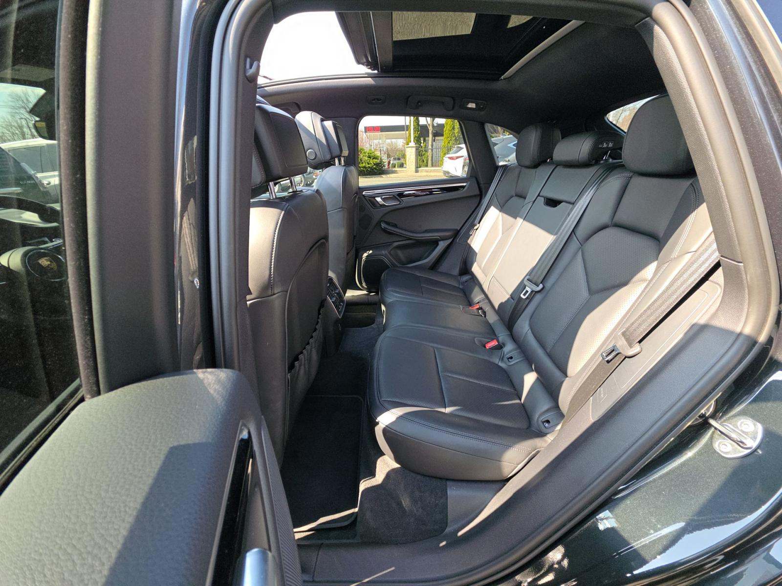 2023 Porsche Macan Base AWD