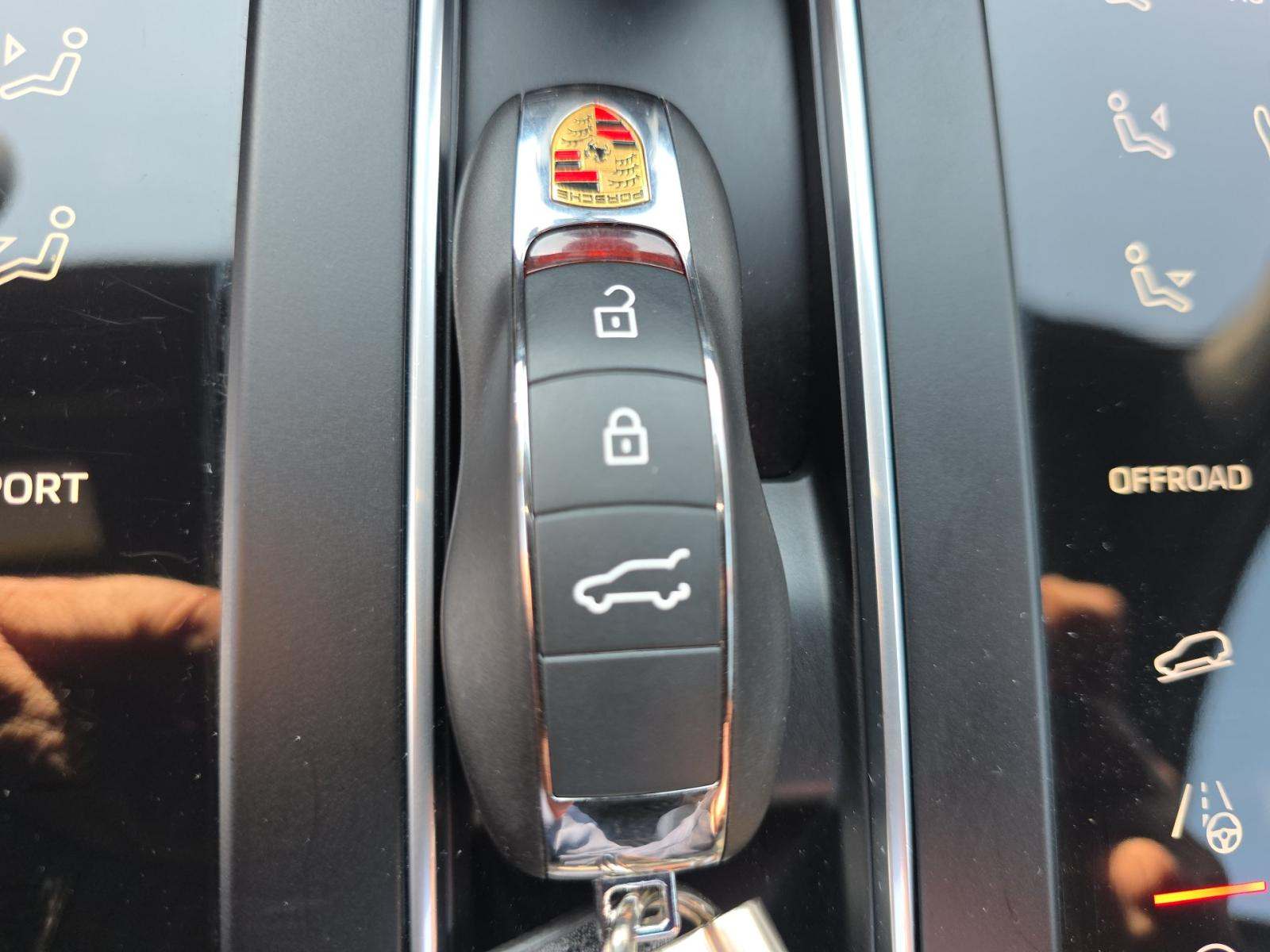 2023 Porsche Macan Base AWD