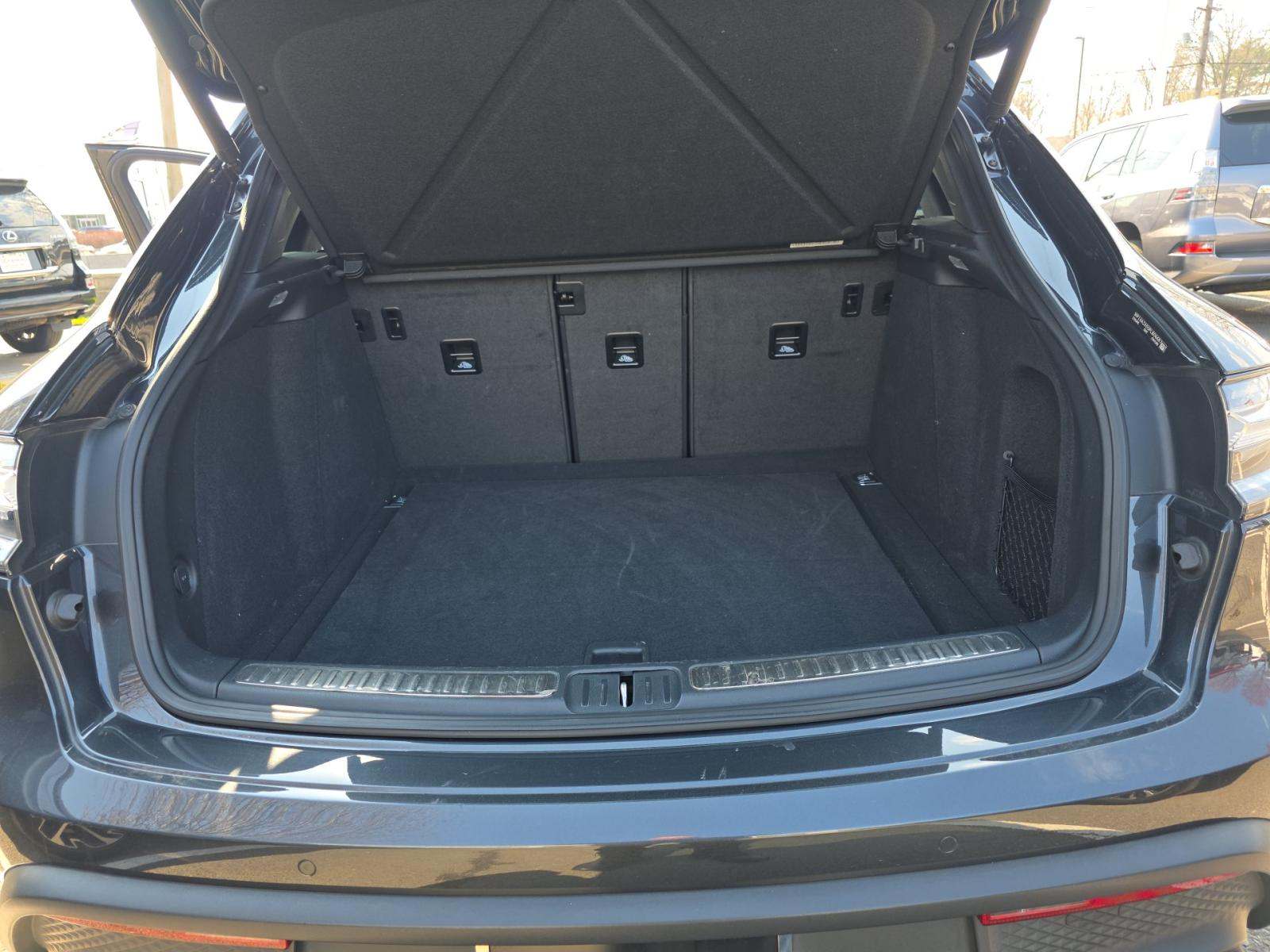 2023 Porsche Macan Base AWD