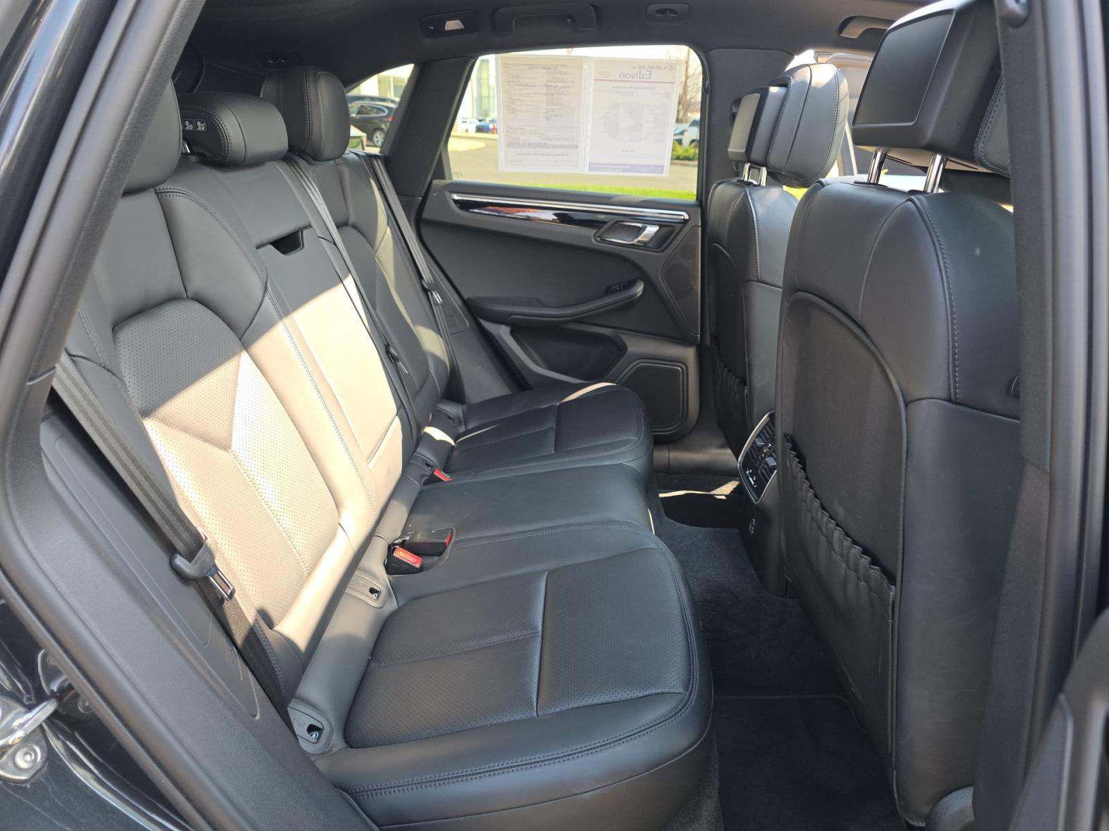 2023 Porsche Macan Base AWD