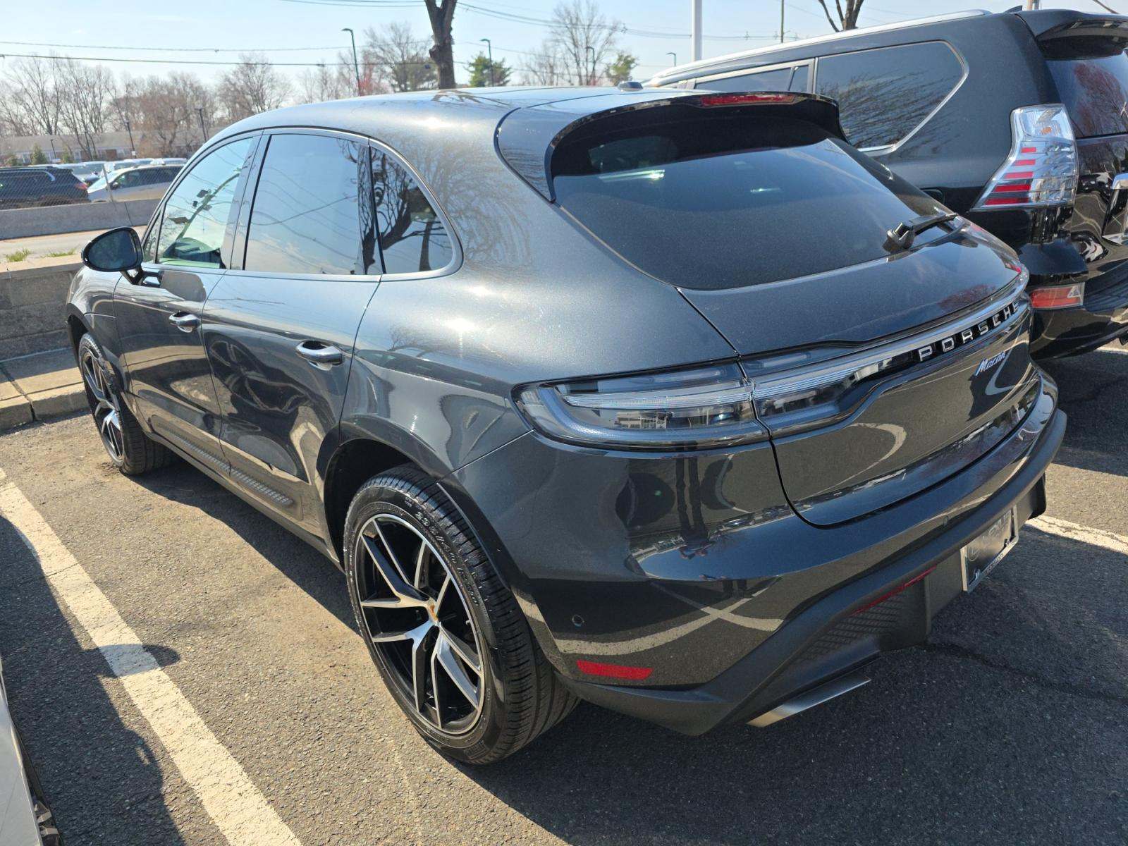 2023 Porsche Macan Base AWD