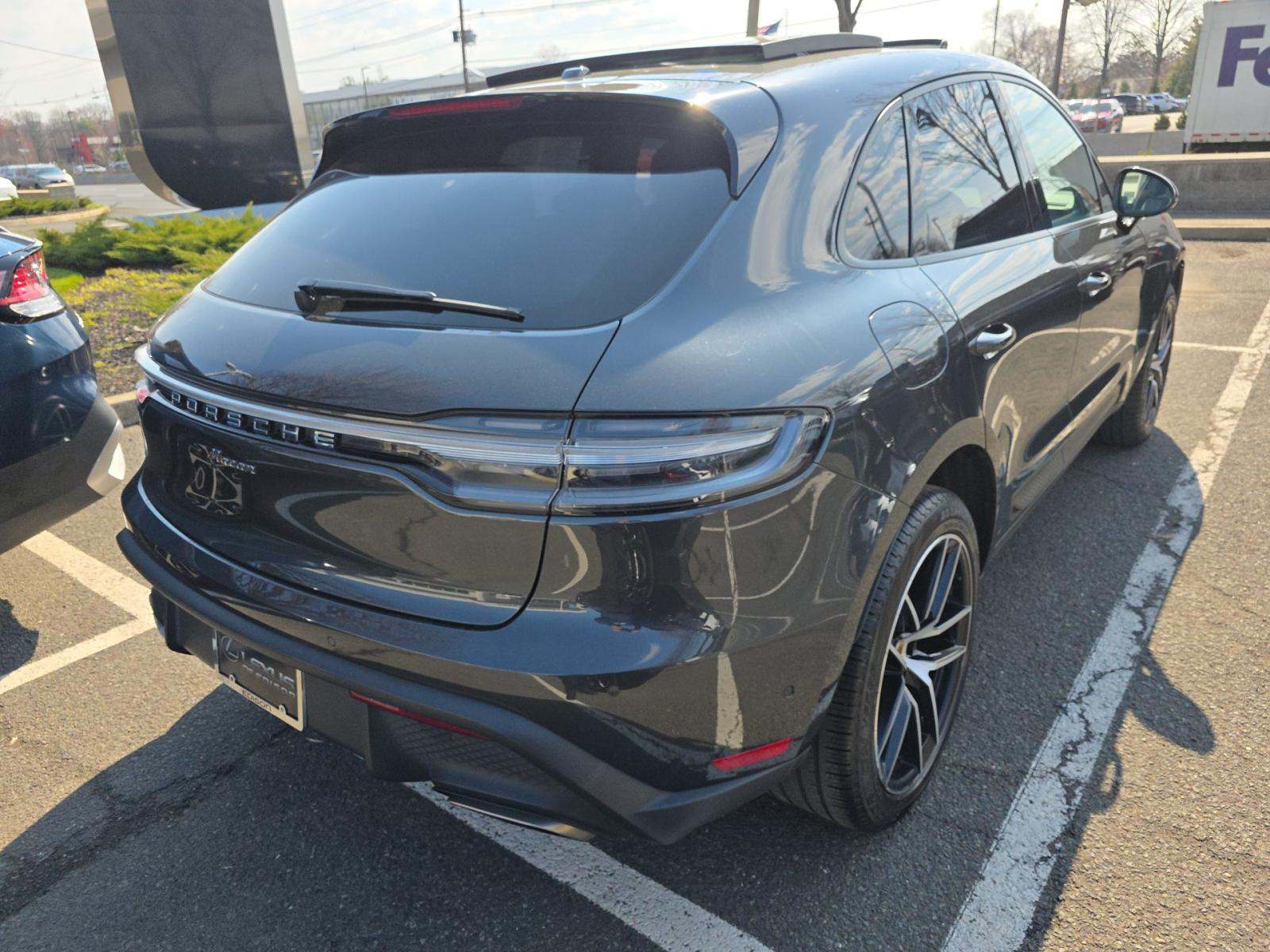 2023 Porsche Macan Base AWD