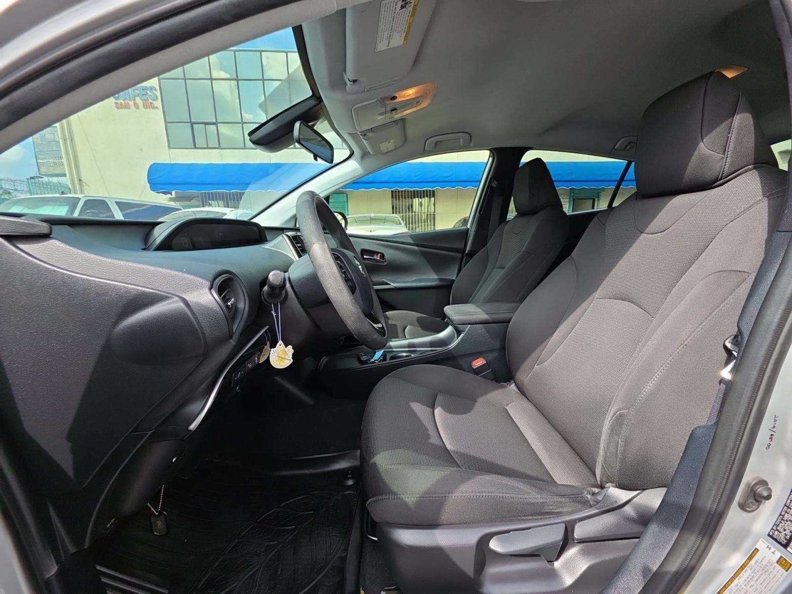 2019 Toyota Prius LE FWD