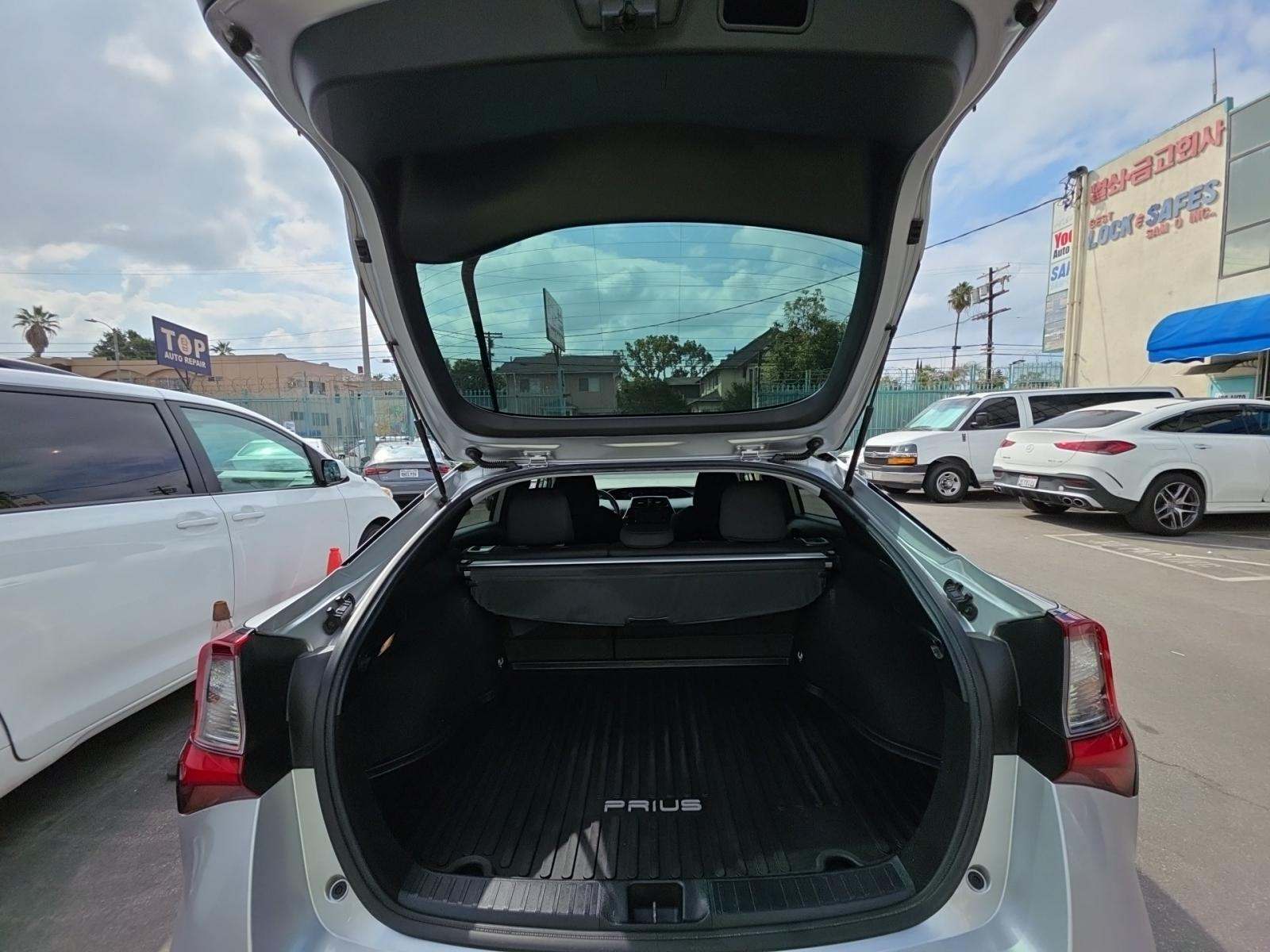 2019 Toyota Prius LE FWD