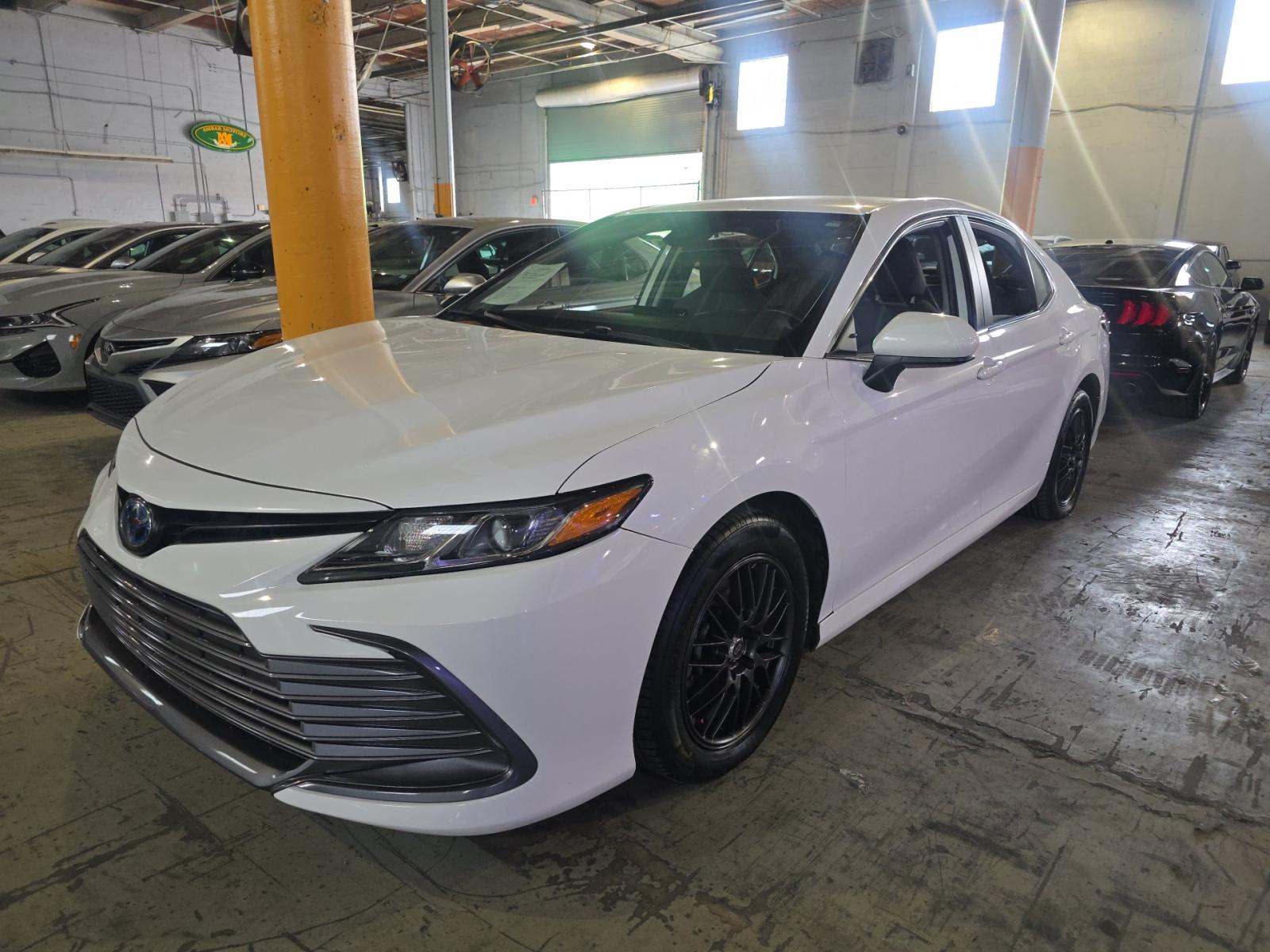 2022 Toyota Camry Hybrid LE FWD