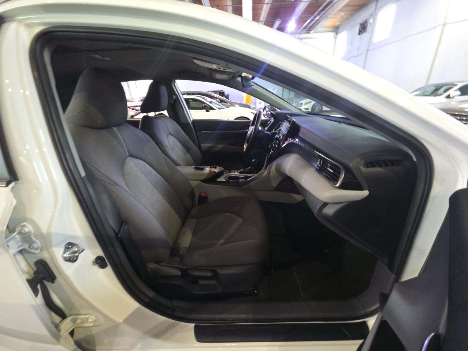 2022 Toyota Camry Hybrid LE FWD