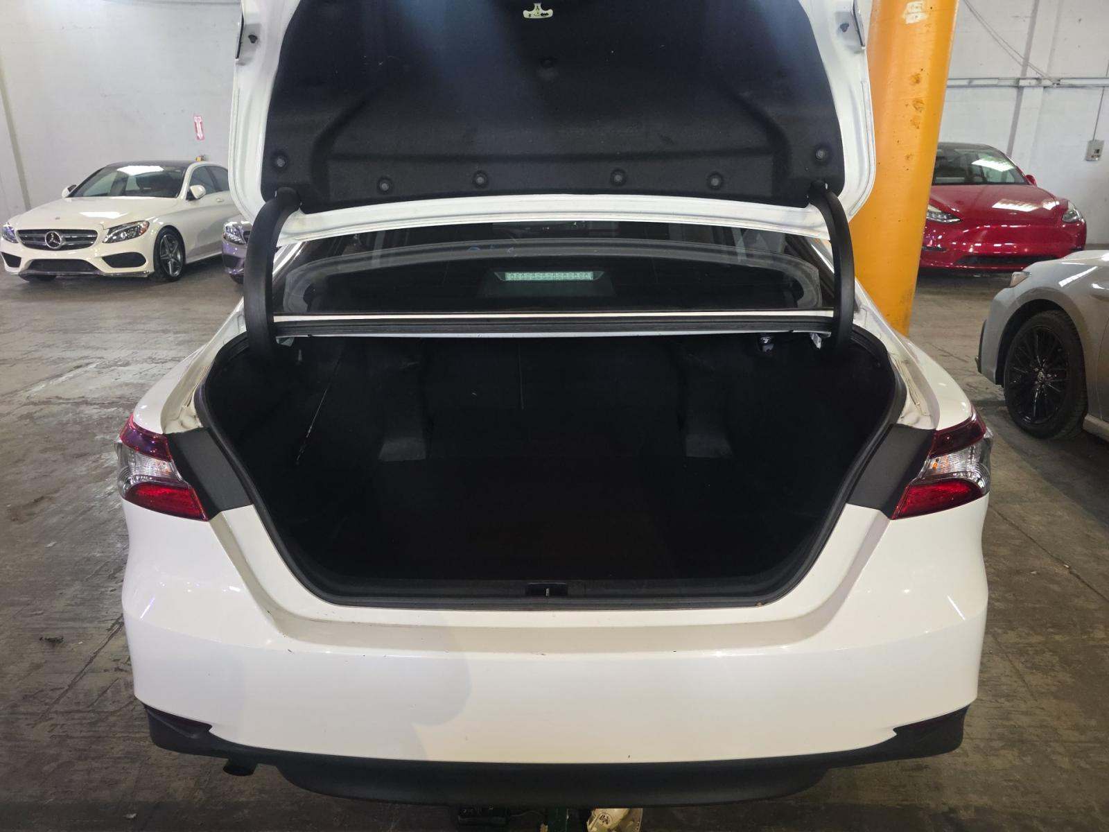 2022 Toyota Camry Hybrid LE FWD