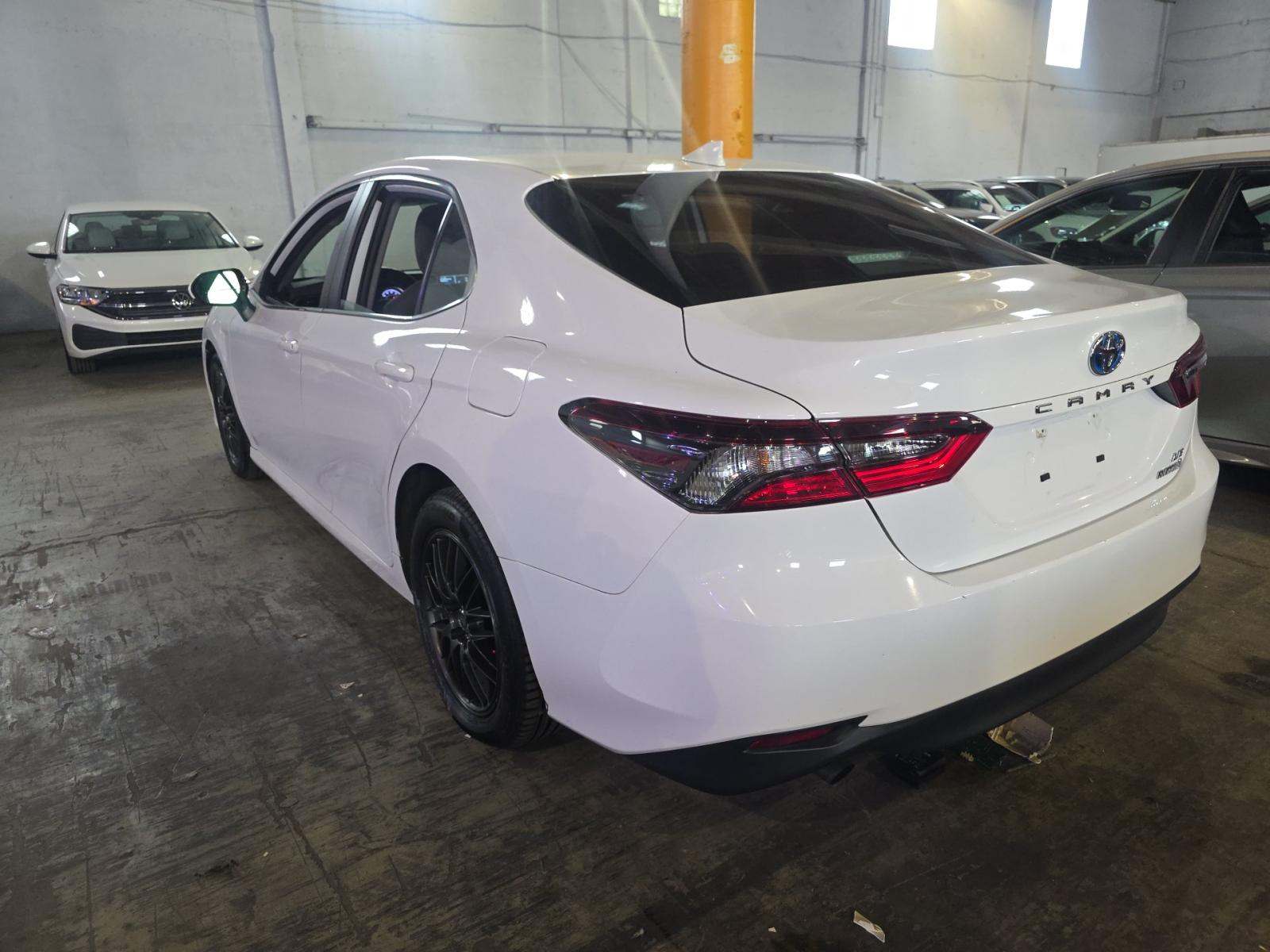 2022 Toyota Camry Hybrid LE FWD
