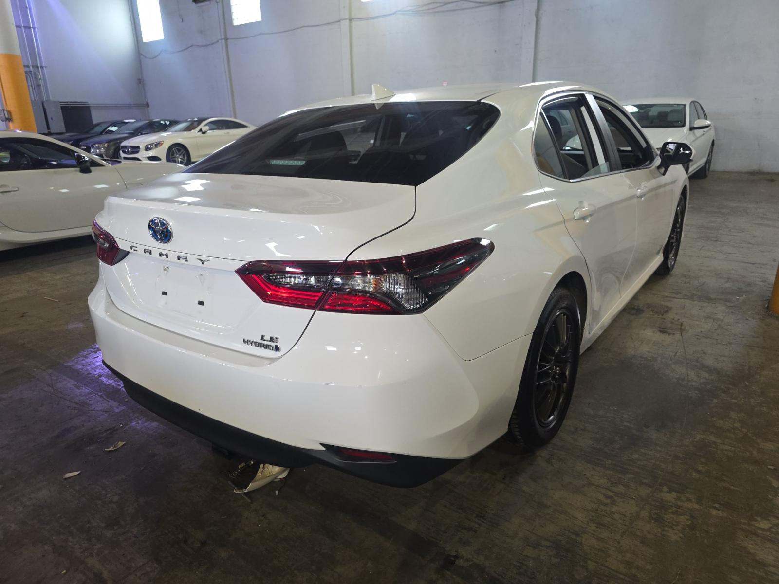 2022 Toyota Camry Hybrid LE FWD