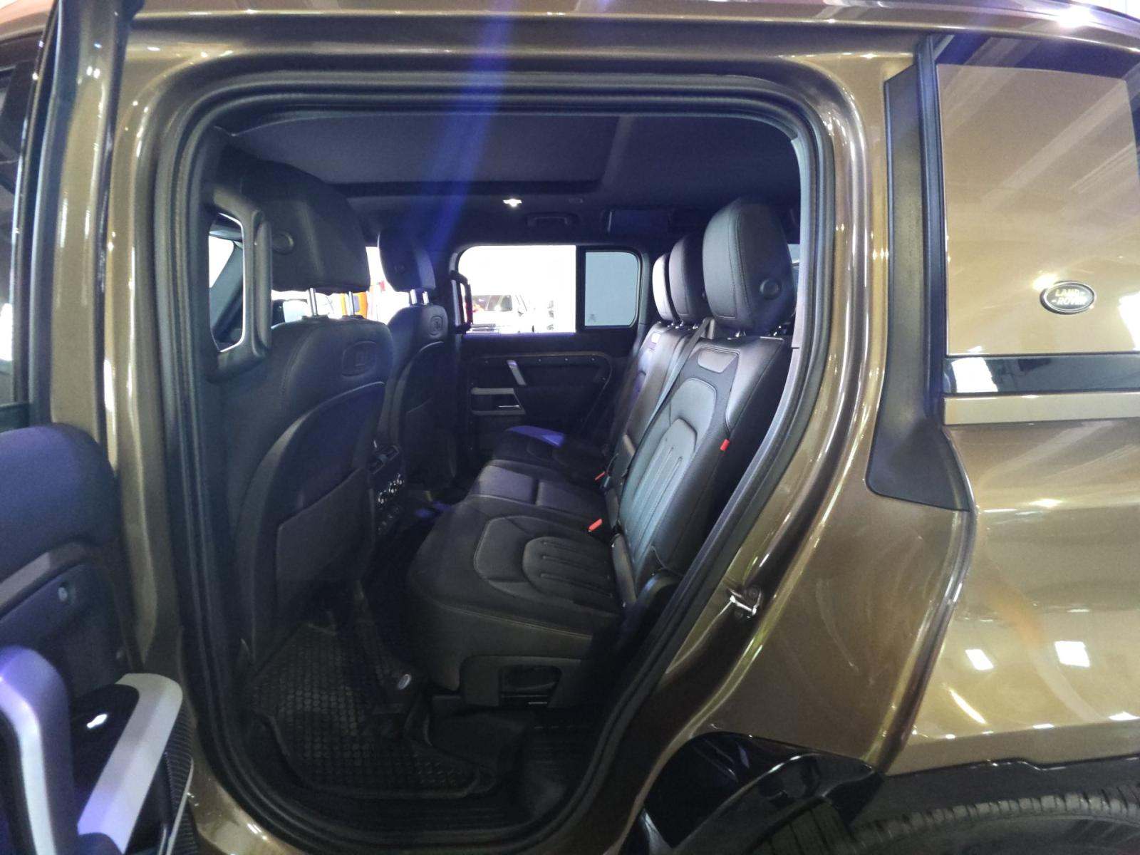 2021 Land Rover Defender 110 X-Dynamic SE AWD