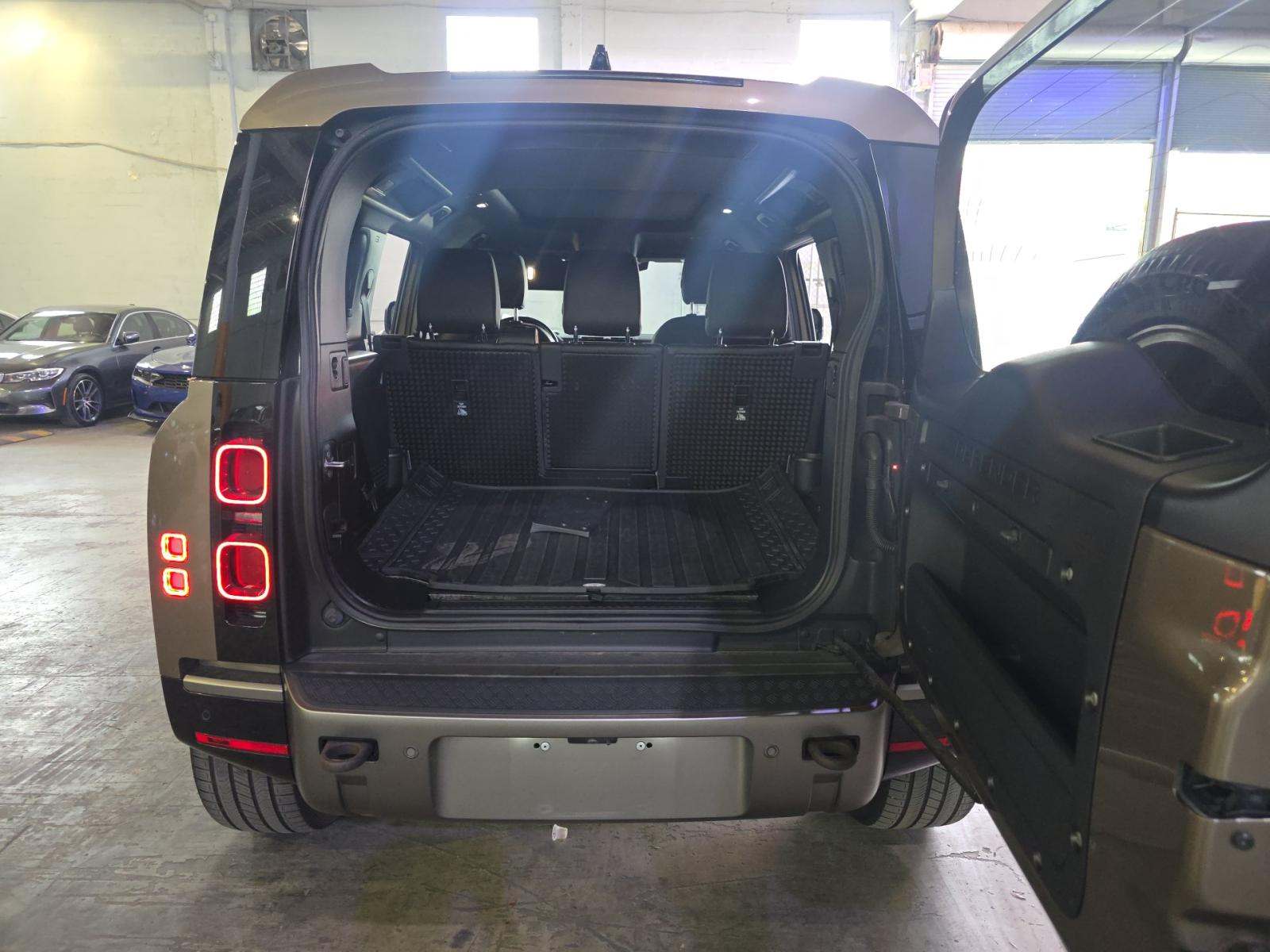 2021 Land Rover Defender 110 X-Dynamic SE AWD