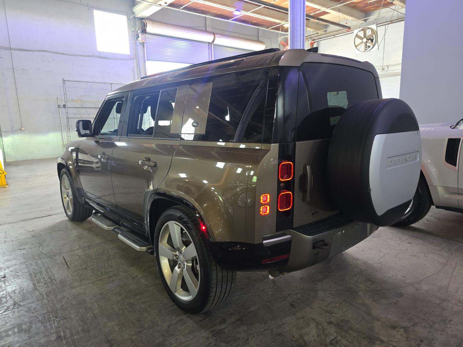 2021 Land Rover Defender 110 X-Dynamic SE AWD