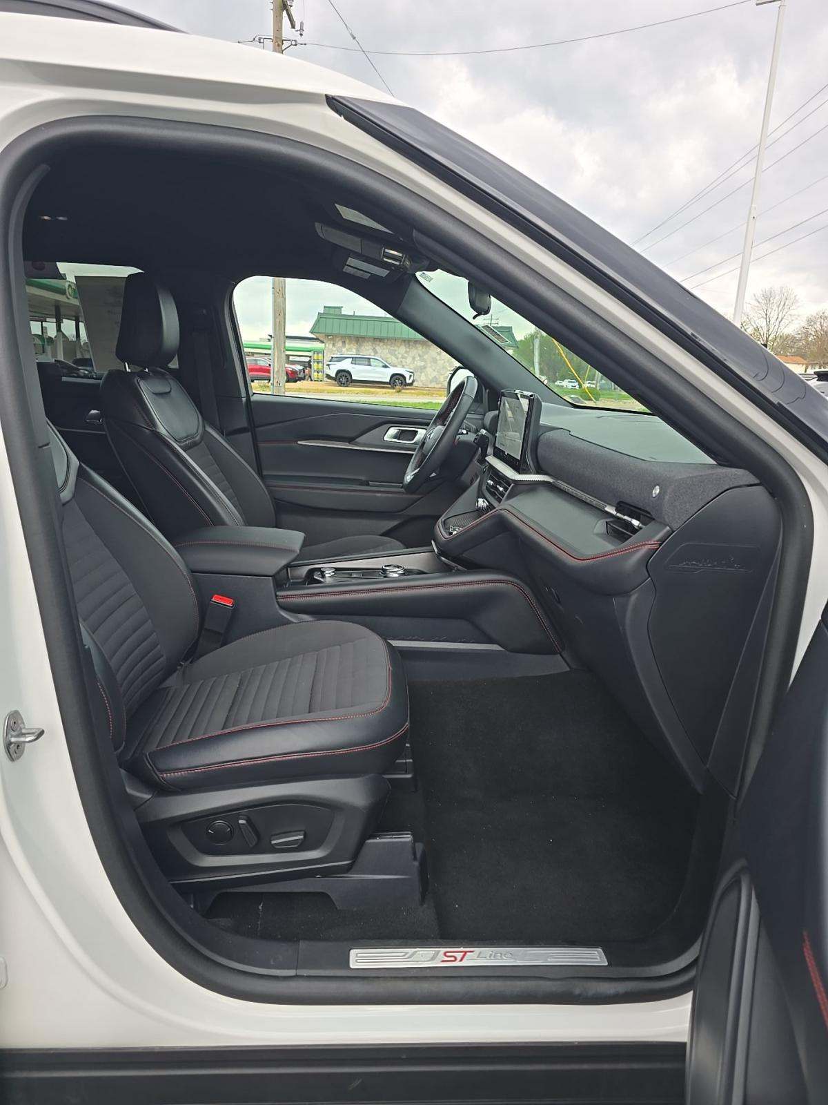 2025 Ford Explorer ST-Line AWD