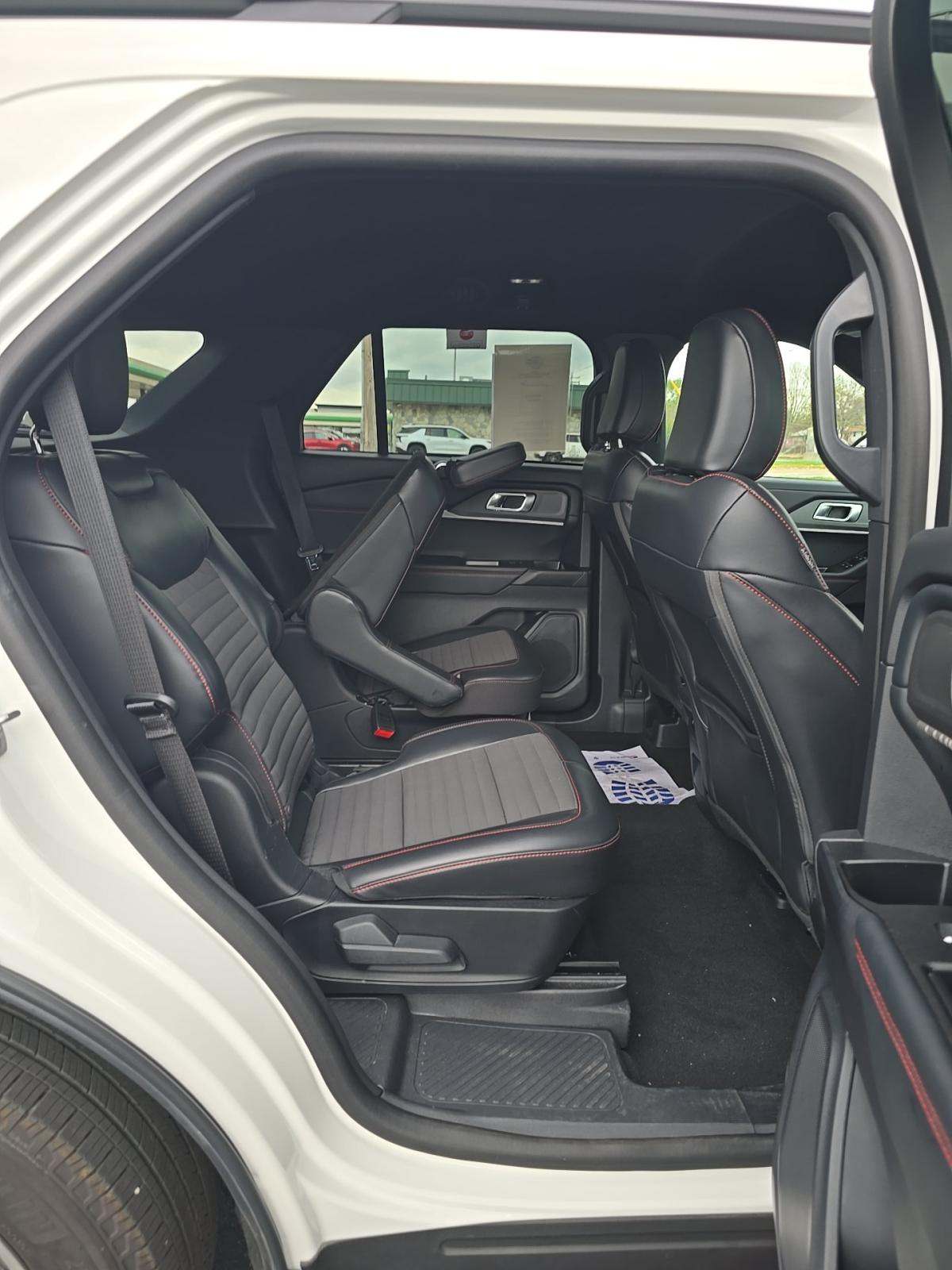 2025 Ford Explorer ST-Line AWD