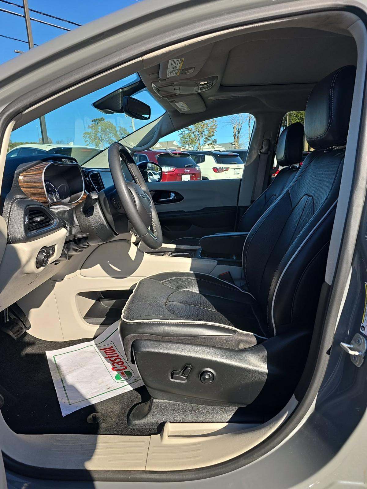 2023 Chrysler Pacifica Limited FWD