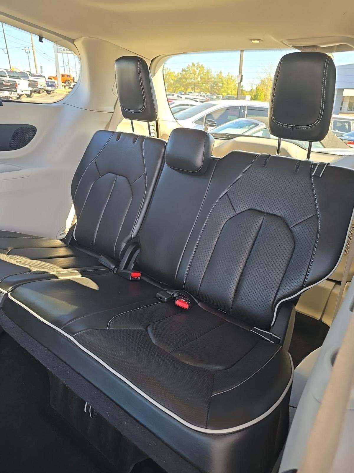 2023 Chrysler Pacifica Limited FWD