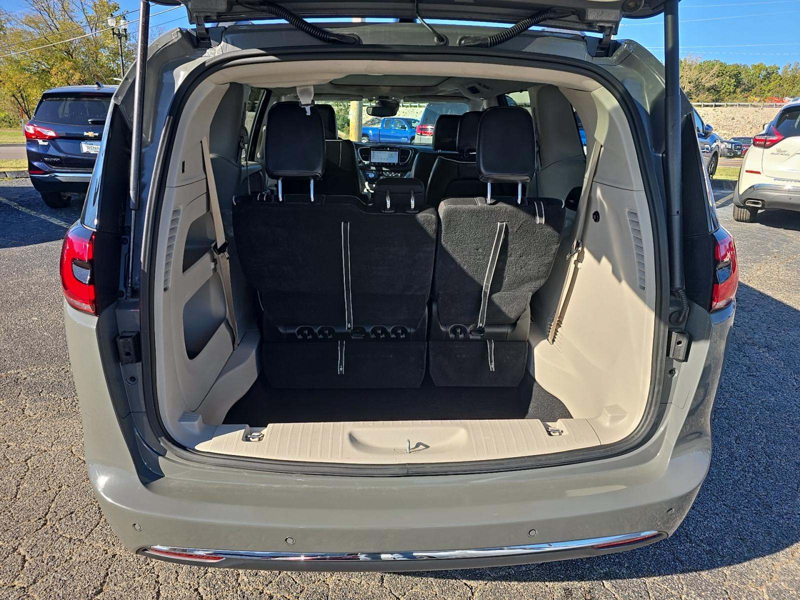 2023 Chrysler Pacifica Limited FWD