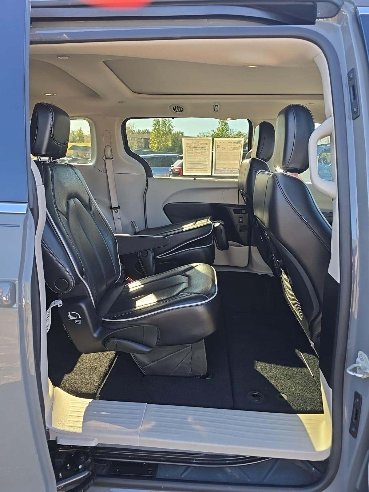 2023 Chrysler Pacifica Limited FWD