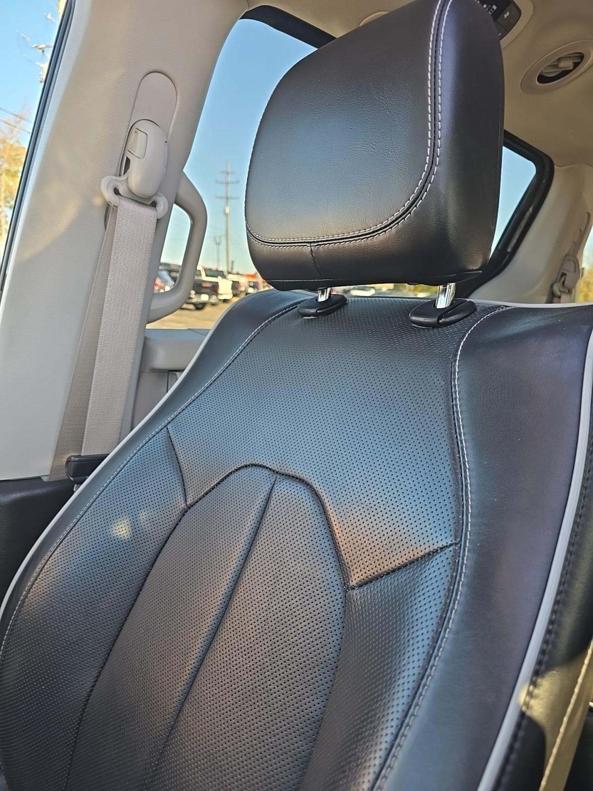 2023 Chrysler Pacifica Limited FWD