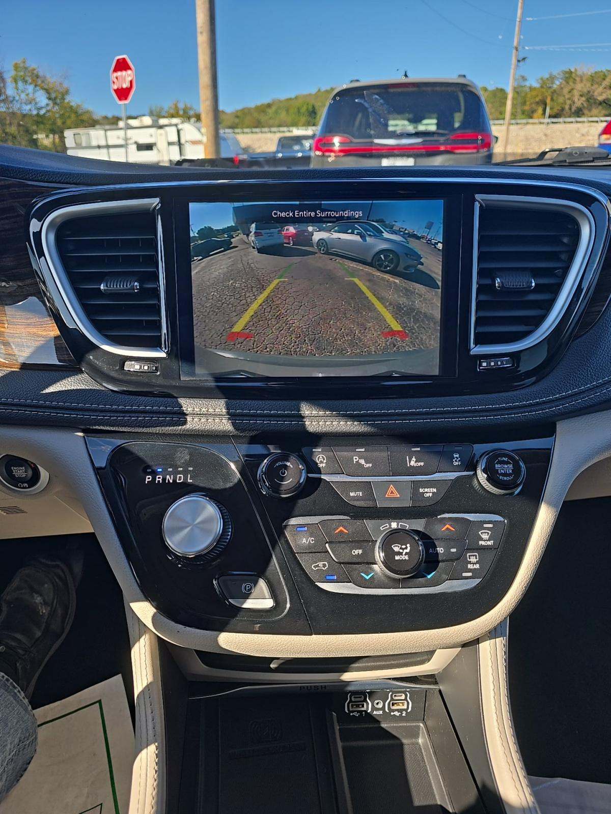 2023 Chrysler Pacifica Limited FWD