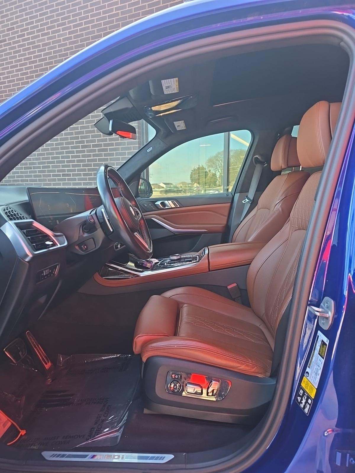 2023 BMW X7 M60i AWD