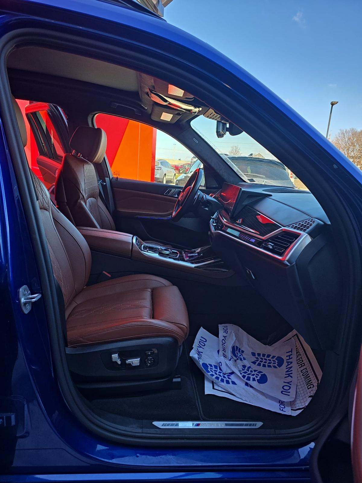 2023 BMW X7 M60i AWD