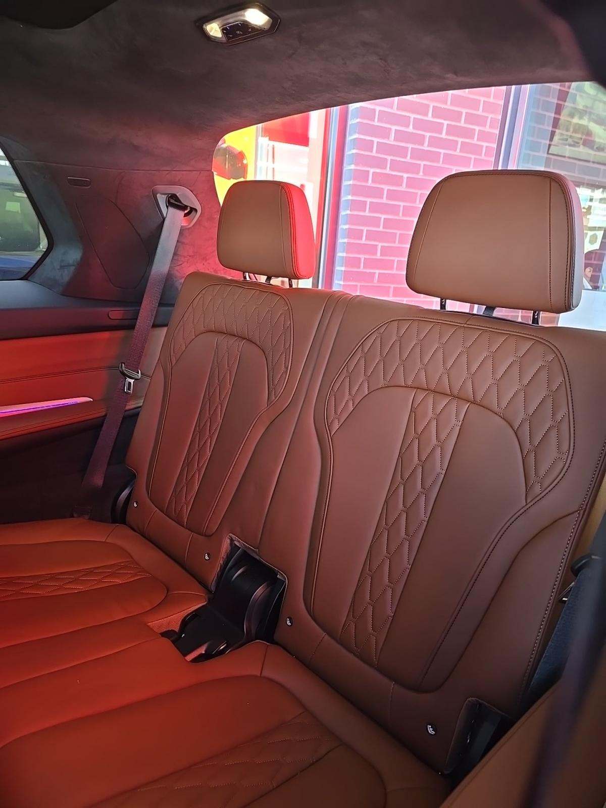 2023 BMW X7 M60i AWD