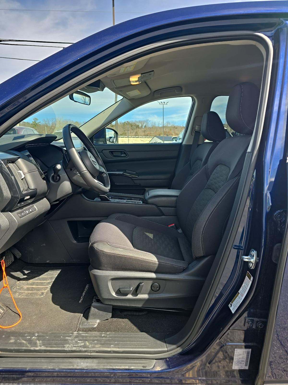 2025 Nissan Pathfinder SV FWD