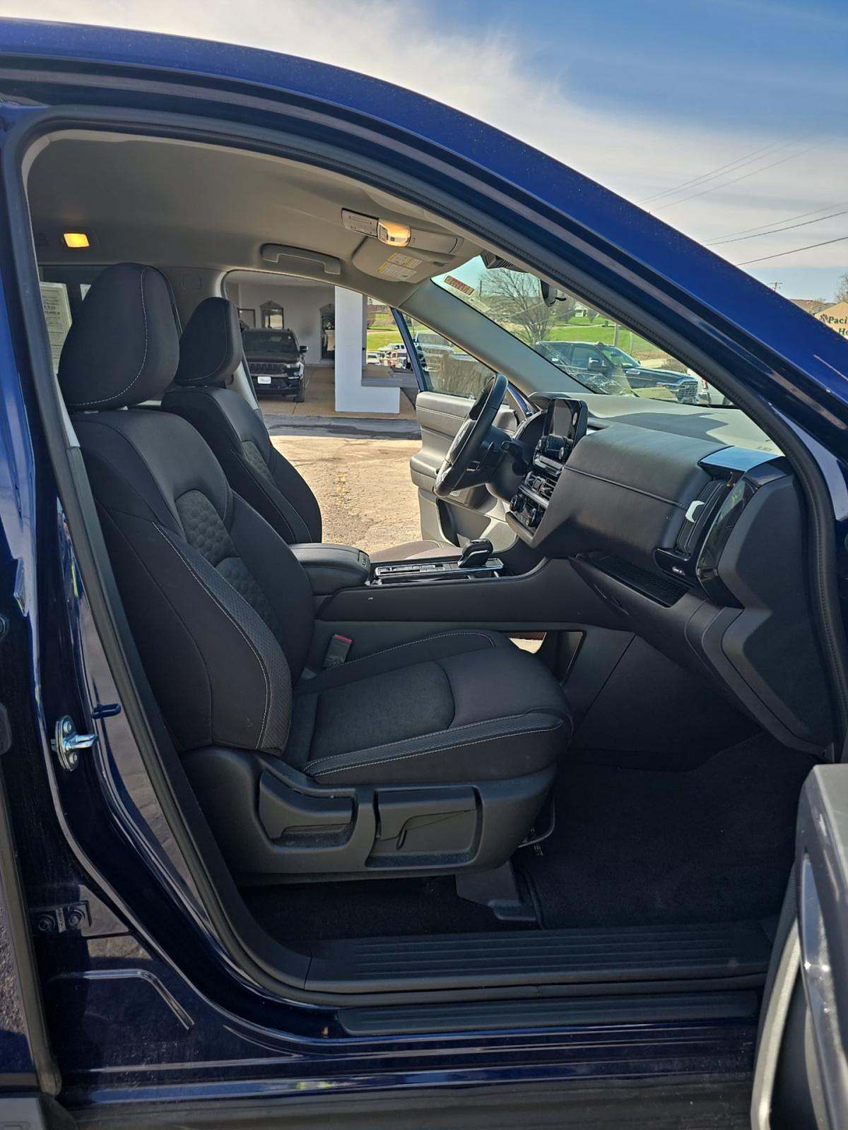 2025 Nissan Pathfinder SV FWD