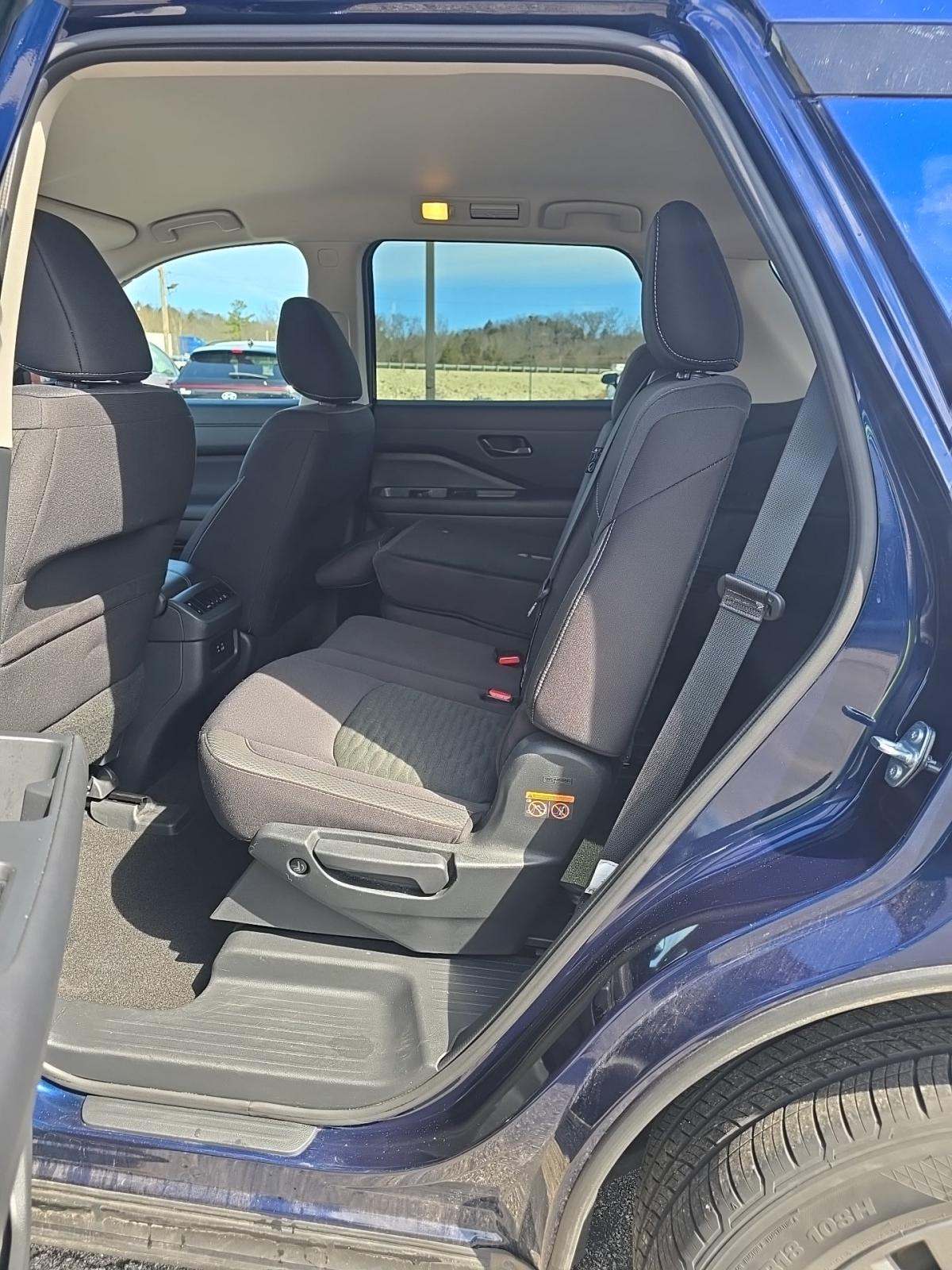 2025 Nissan Pathfinder SV FWD