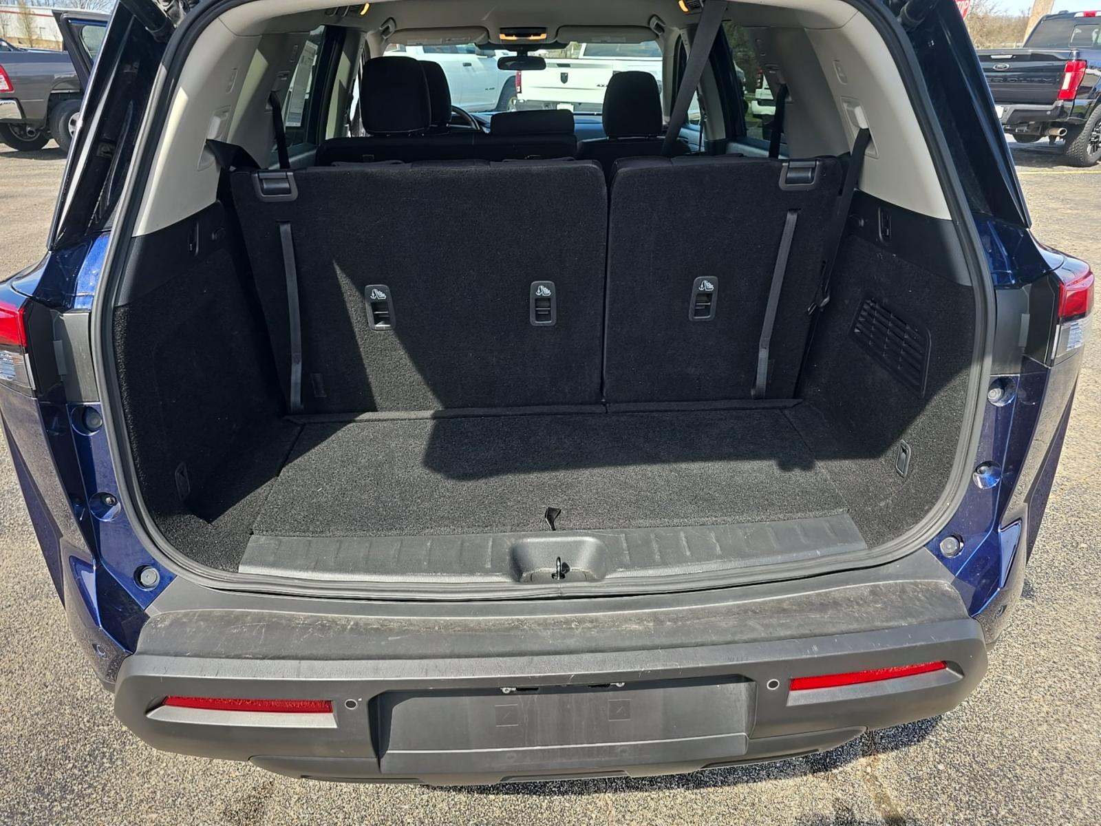 2025 Nissan Pathfinder SV FWD