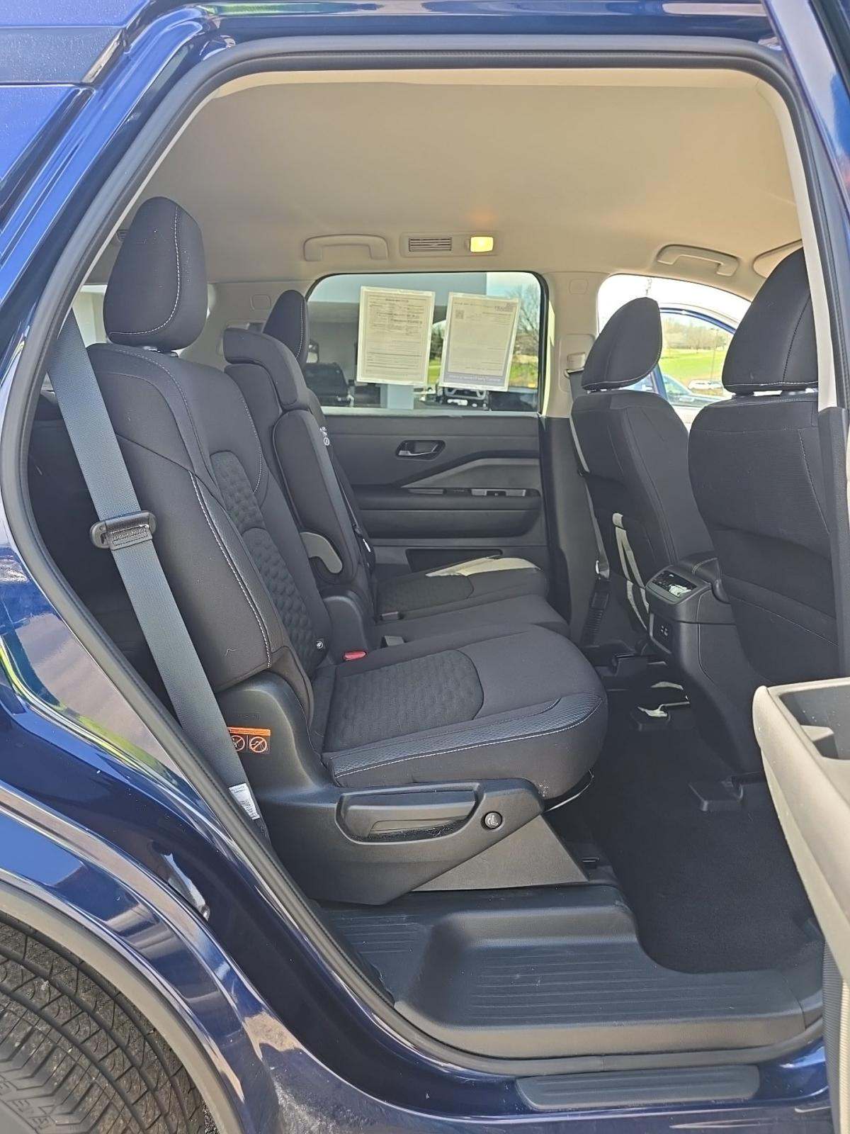 2025 Nissan Pathfinder SV FWD