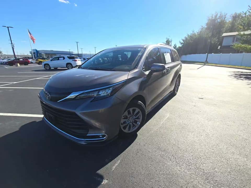 2024 Toyota Sienna XLE FWD