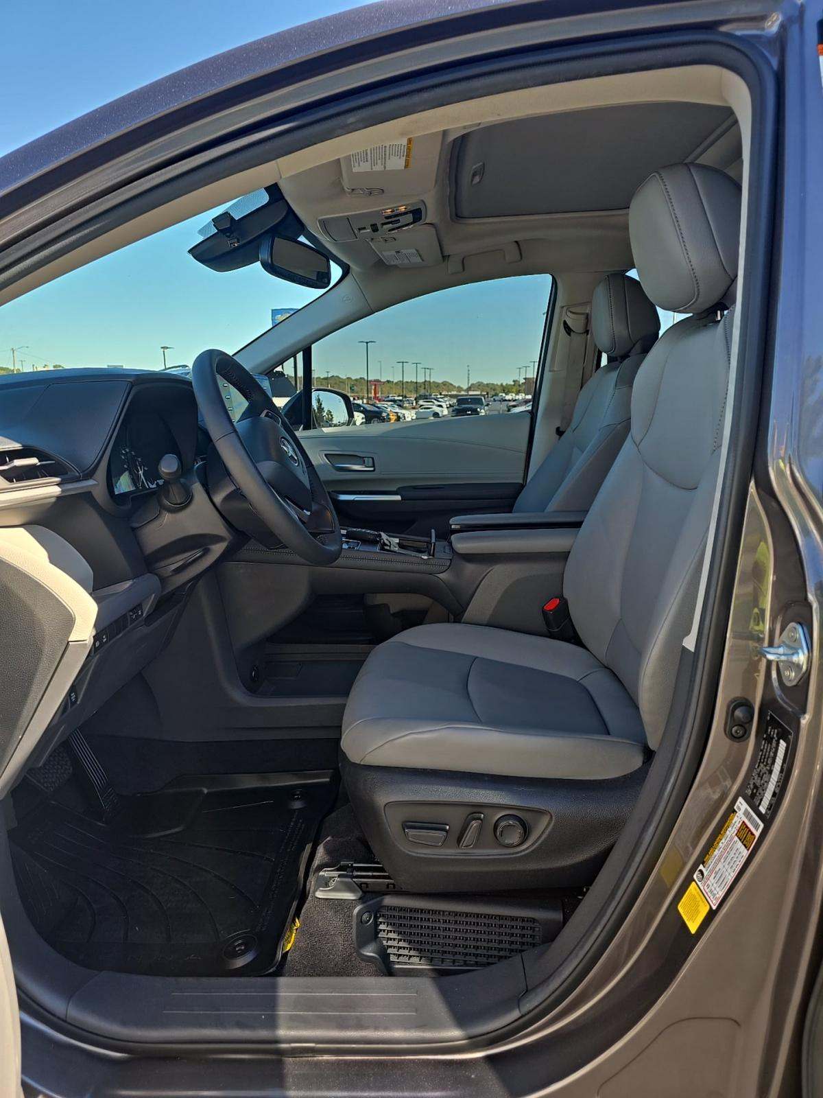 2024 Toyota Sienna XLE FWD