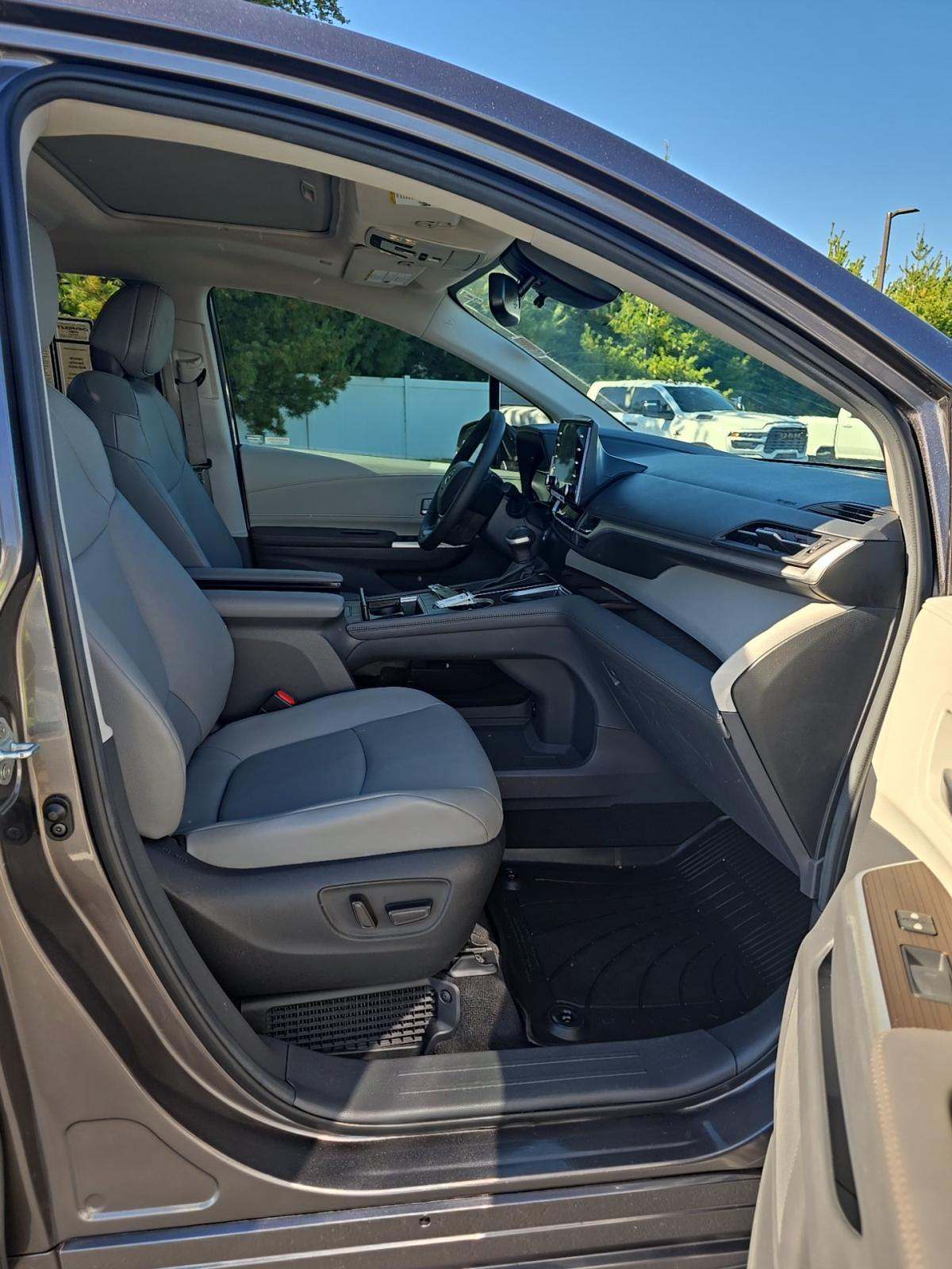 2024 Toyota Sienna XLE FWD