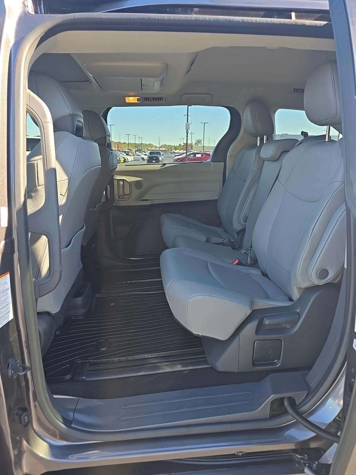 2024 Toyota Sienna XLE FWD