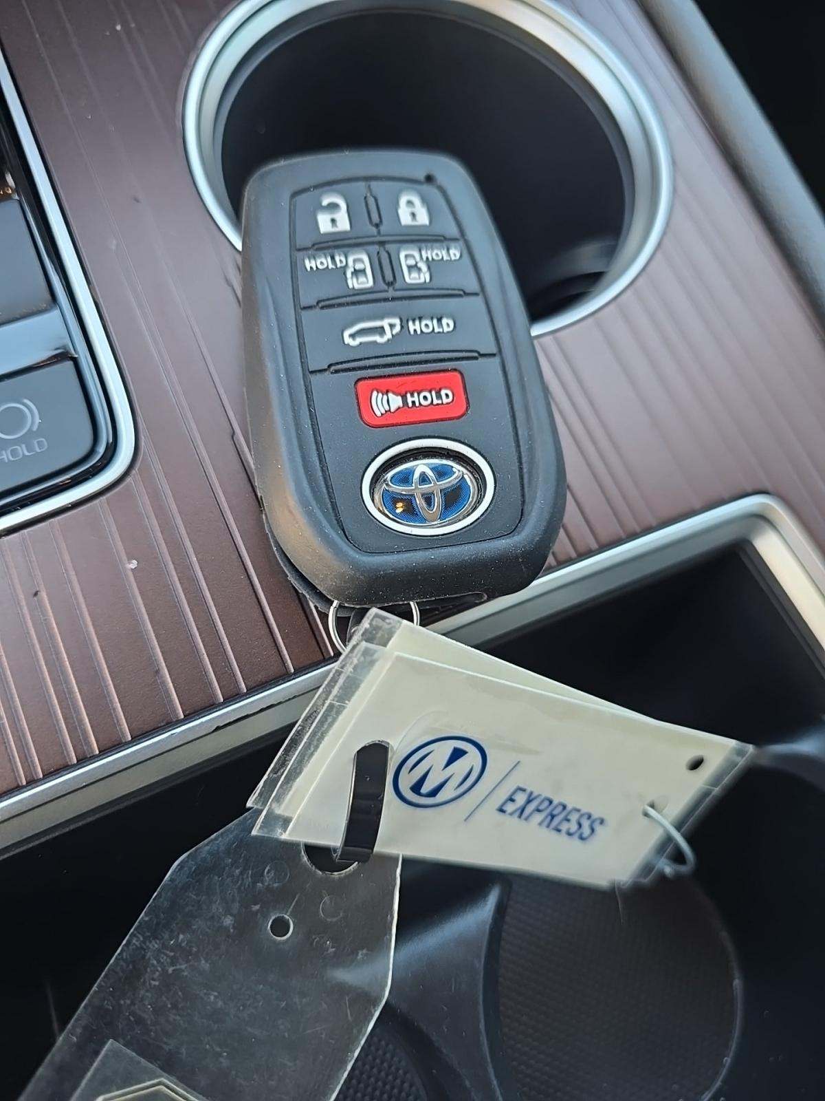 2024 Toyota Sienna XLE FWD