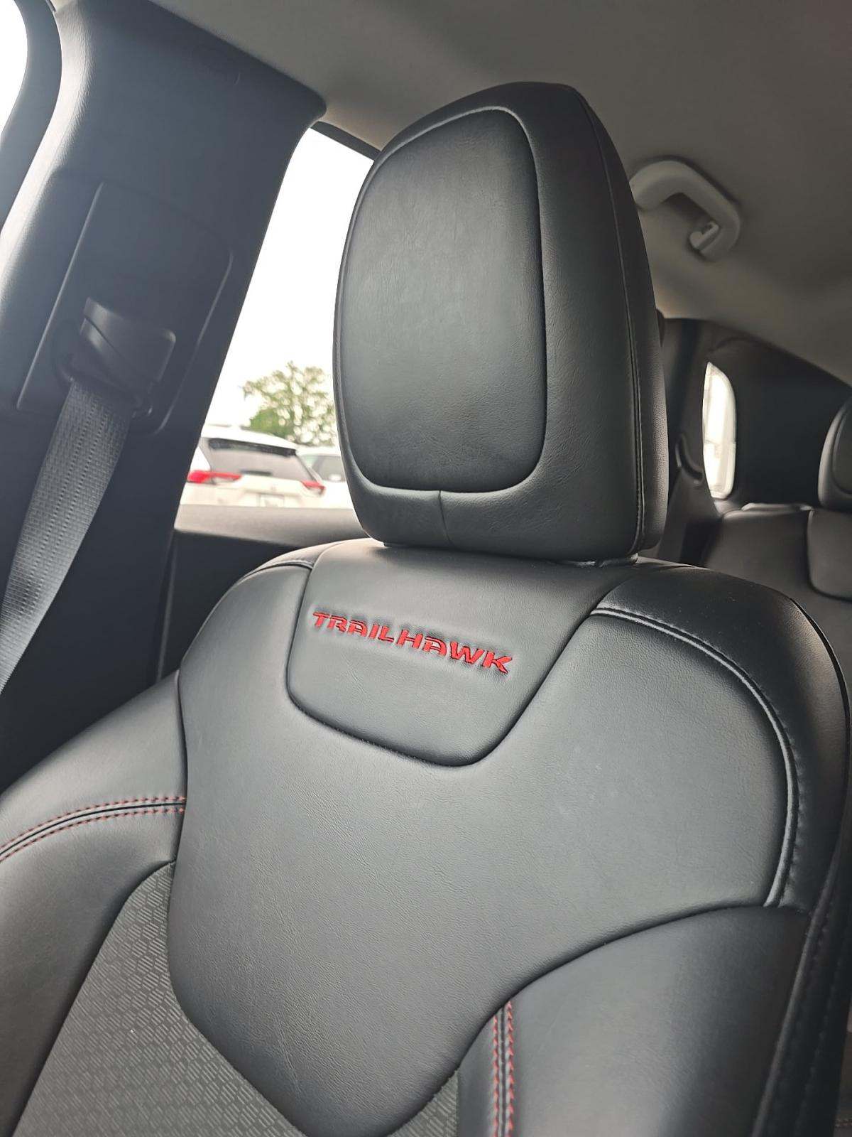 2022 Jeep Cherokee Trailhawk AWD