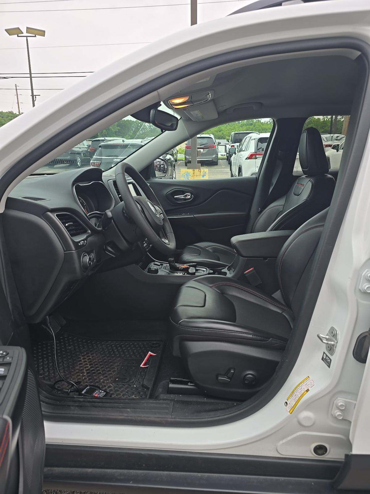 2022 Jeep Cherokee Trailhawk AWD