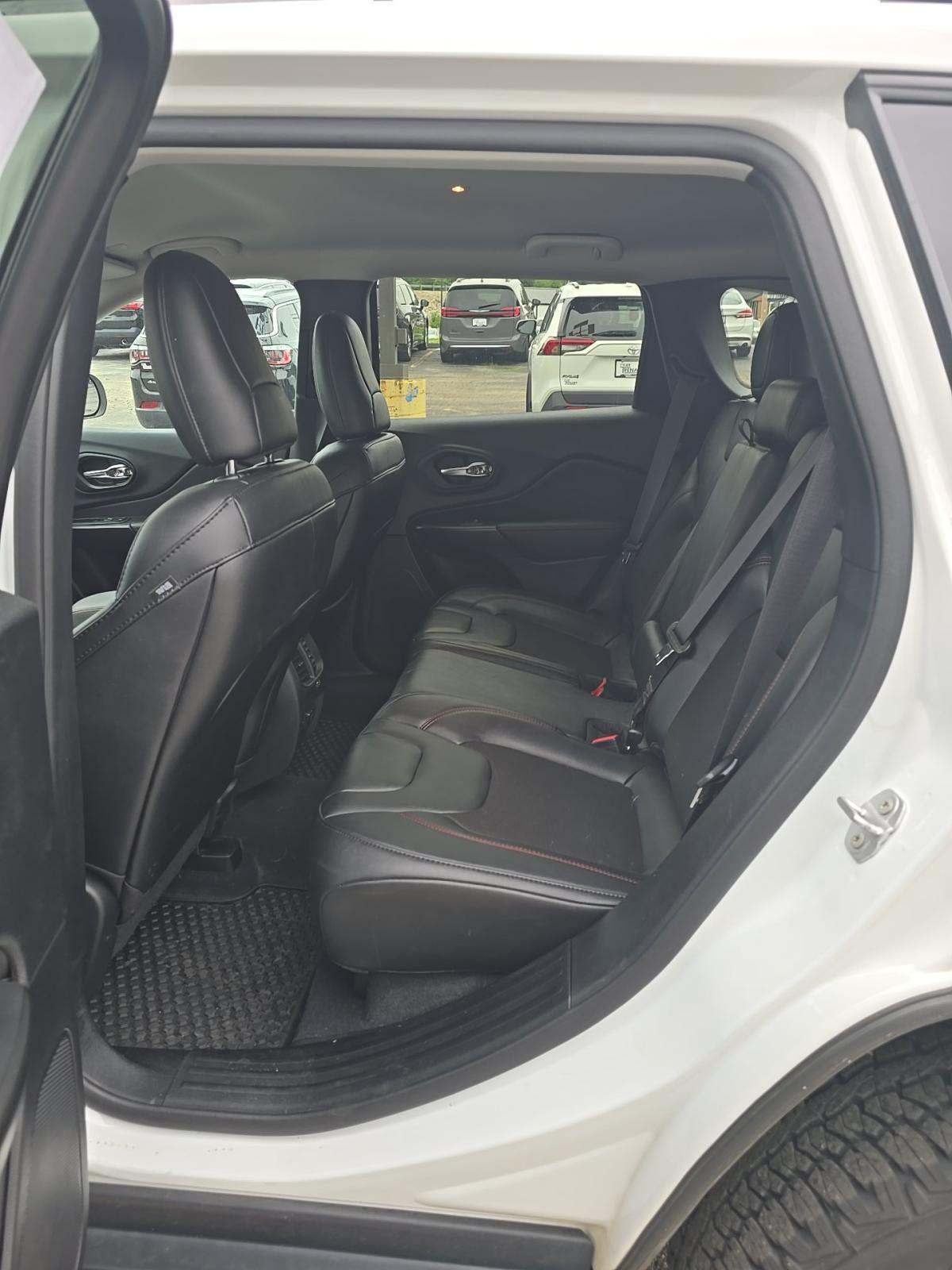 2022 Jeep Cherokee Trailhawk AWD
