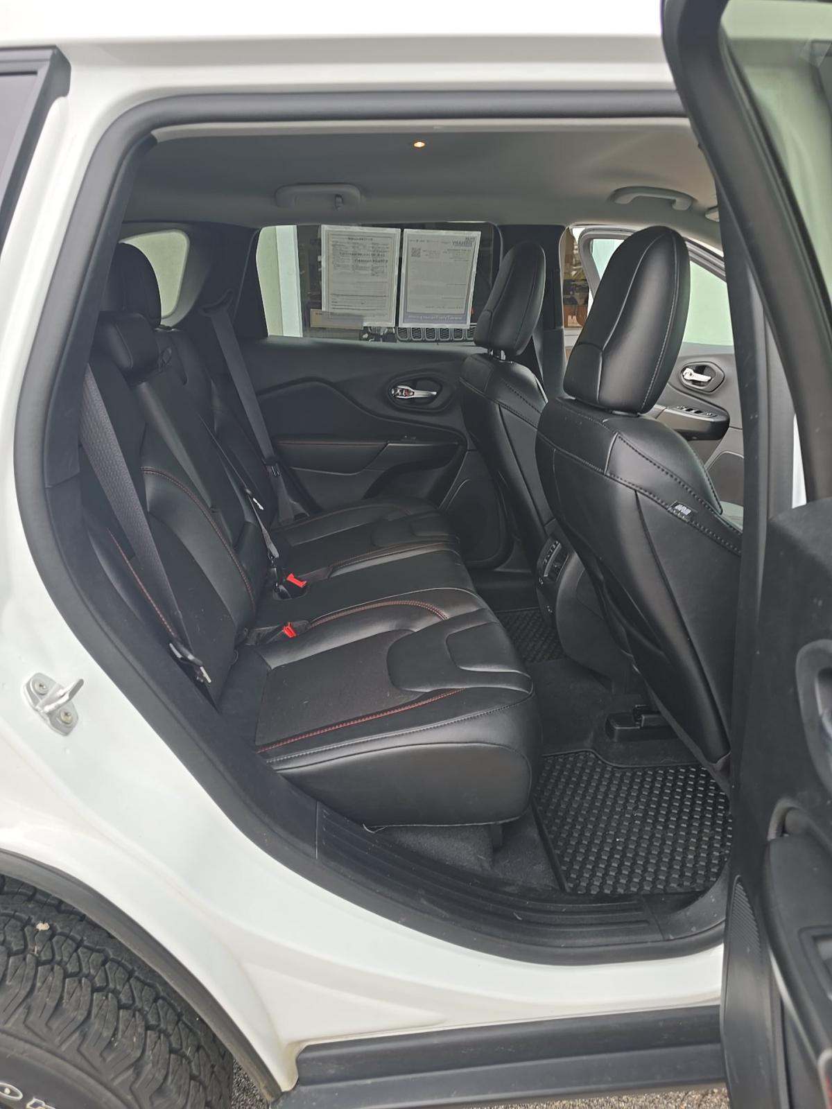 2022 Jeep Cherokee Trailhawk AWD