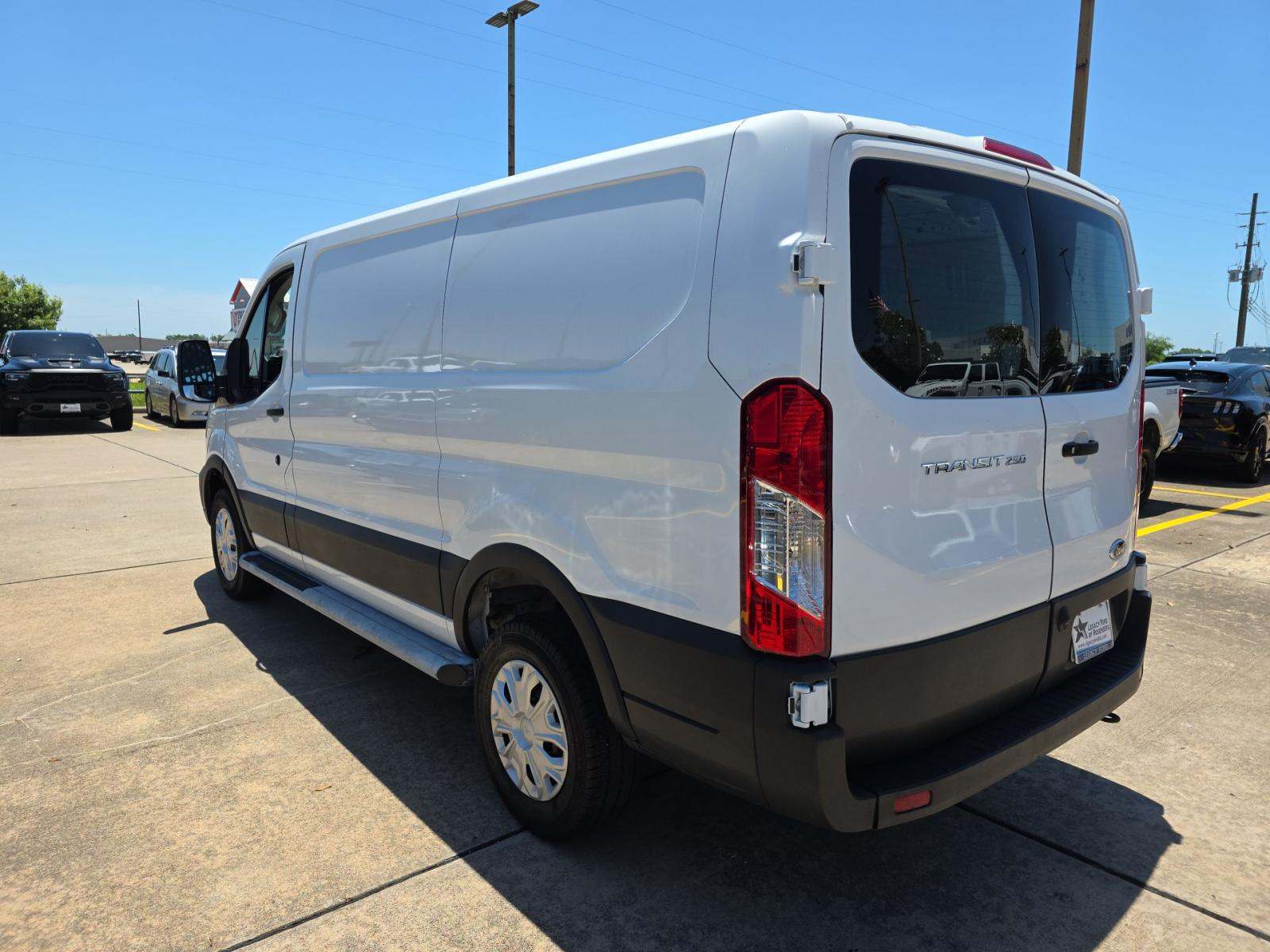 FORD TRANSIT 250 - 2
