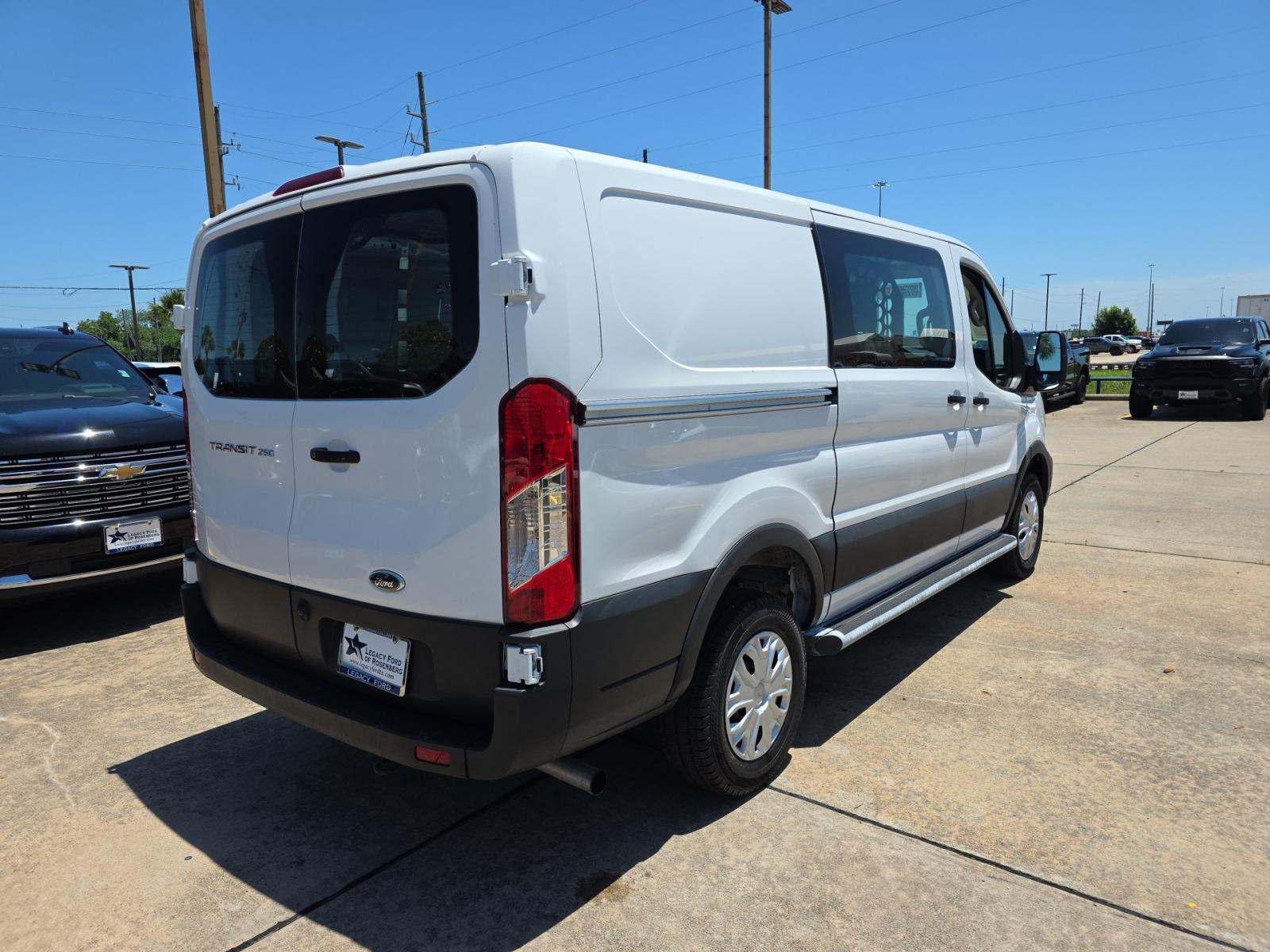 FORD TRANSIT 250 - 3